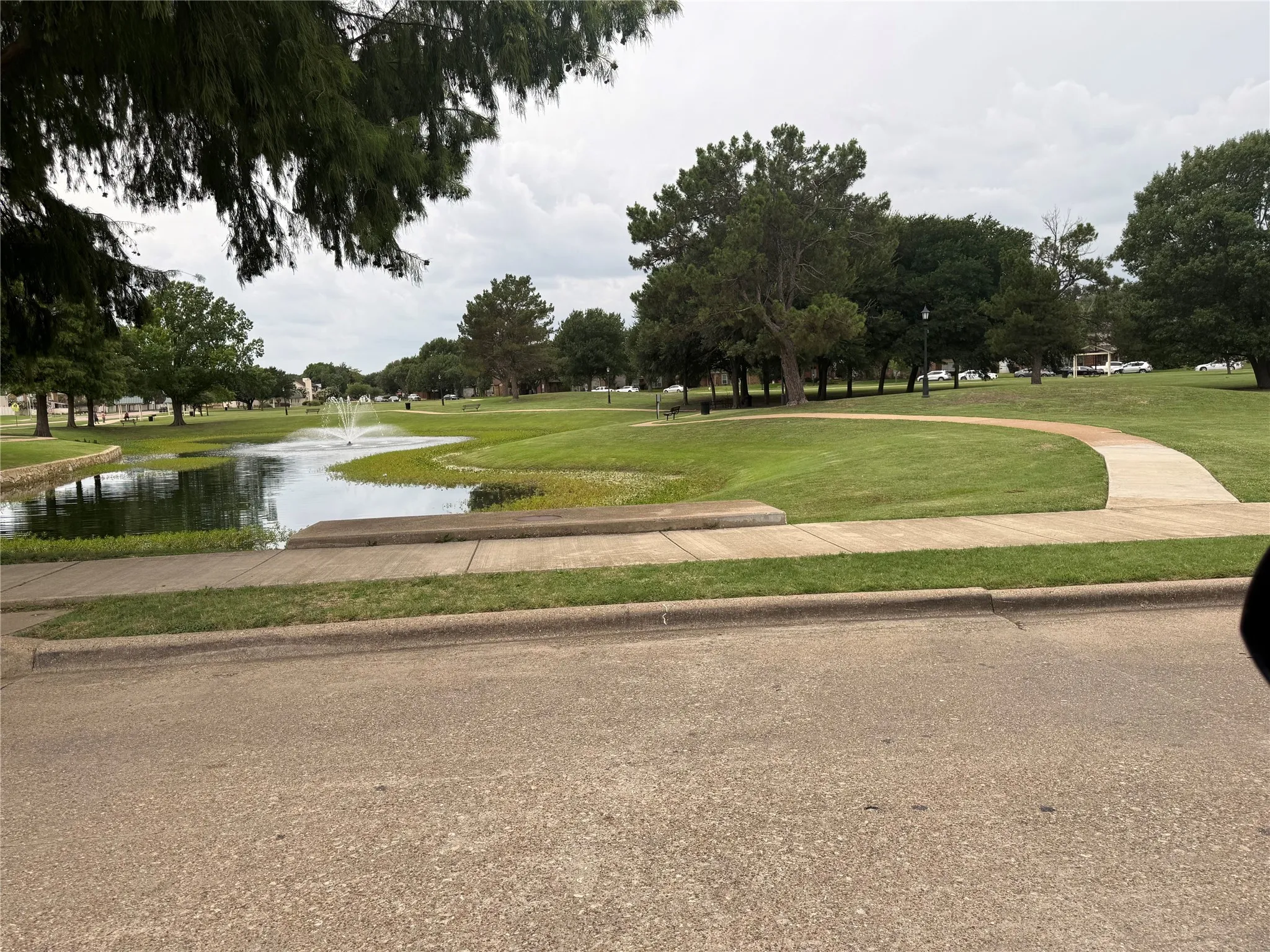 Single Family Residence For Sale in Dallas County , 10207 Sweet Gum Street, Dallas, Texas 75249, 3 Bedroom, 2 Bathroom, 2 Garage spaces, 1,722 Sqft, built in 1979, mls#21314045, Real Estate Agent in Dallas, Homes For Sale in Dallas county, Homes For Sale in Dallas, Realtor in Dallas Texas, Real Estate Brokerage Independent Realty Texas, Luminita Cordes Realtor