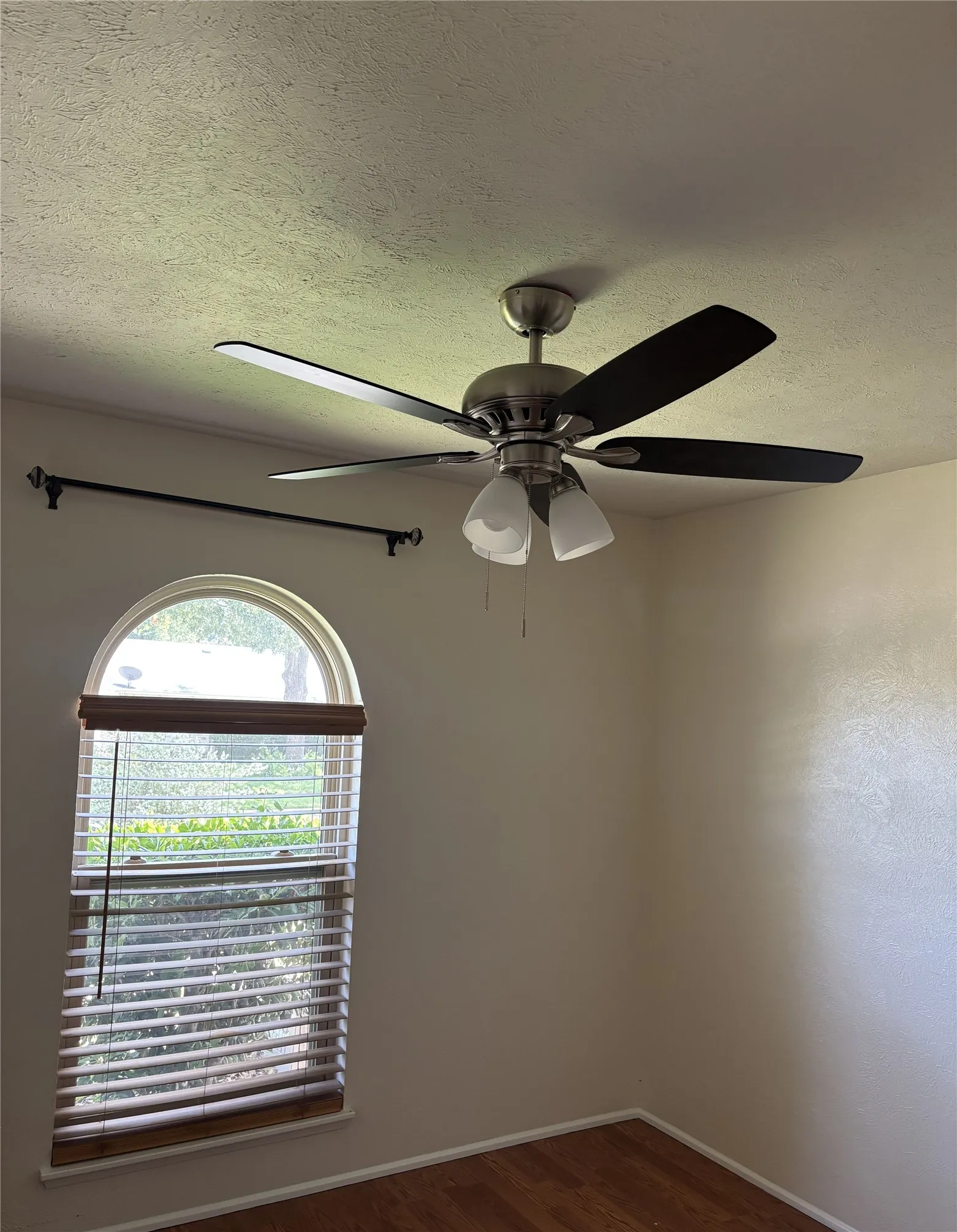 Single Family Residence For Sale in Dallas County , 10207 Sweet Gum Street, Dallas, Texas 75249, 3 Bedroom, 2 Bathroom, 2 Garage spaces, 1,722 Sqft, built in 1979, mls#21314045, Real Estate Agent in Dallas, Homes For Sale in Dallas county, Homes For Sale in Dallas, Realtor in Dallas Texas, Real Estate Brokerage Independent Realty Texas, Luminita Cordes Realtor