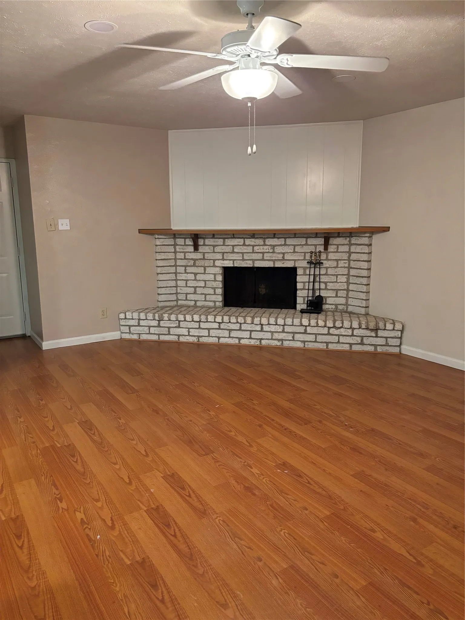 Single Family Residence For Sale in Dallas County , 10207 Sweet Gum Street, Dallas, Texas 75249, 3 Bedroom, 2 Bathroom, 2 Garage spaces, 1,722 Sqft, built in 1979, mls#21314045, Real Estate Agent in Dallas, Homes For Sale in Dallas county, Homes For Sale in Dallas, Realtor in Dallas Texas, Real Estate Brokerage Independent Realty Texas, Luminita Cordes Realtor