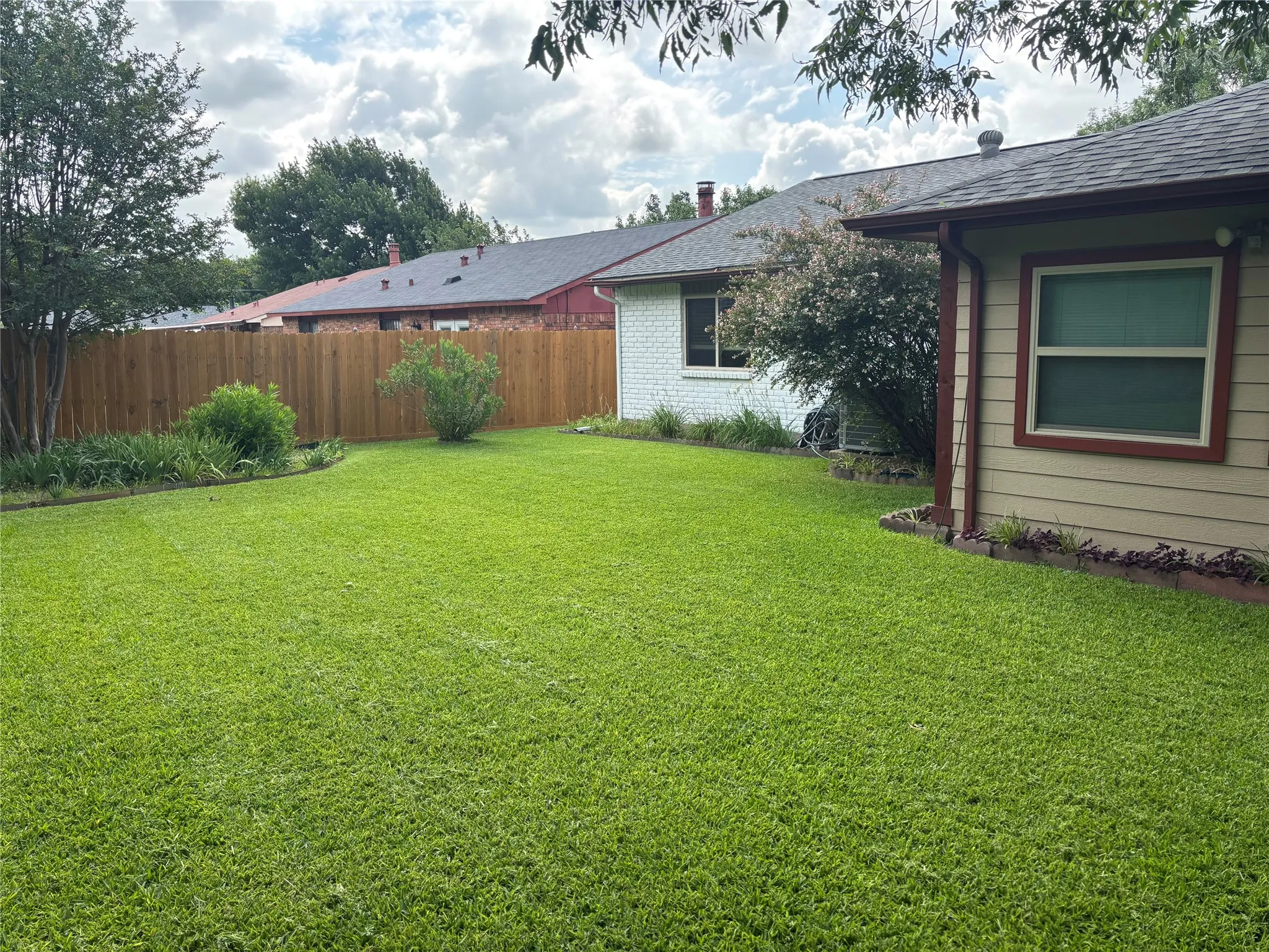 Single Family Residence For Sale in Dallas County , 10207 Sweet Gum Street, Dallas, Texas 75249, 3 Bedroom, 2 Bathroom, 2 Garage spaces, 1,722 Sqft, built in 1979, mls#21314045, Real Estate Agent in Dallas, Homes For Sale in Dallas county, Homes For Sale in Dallas, Realtor in Dallas Texas, Real Estate Brokerage Independent Realty Texas, Luminita Cordes Realtor
