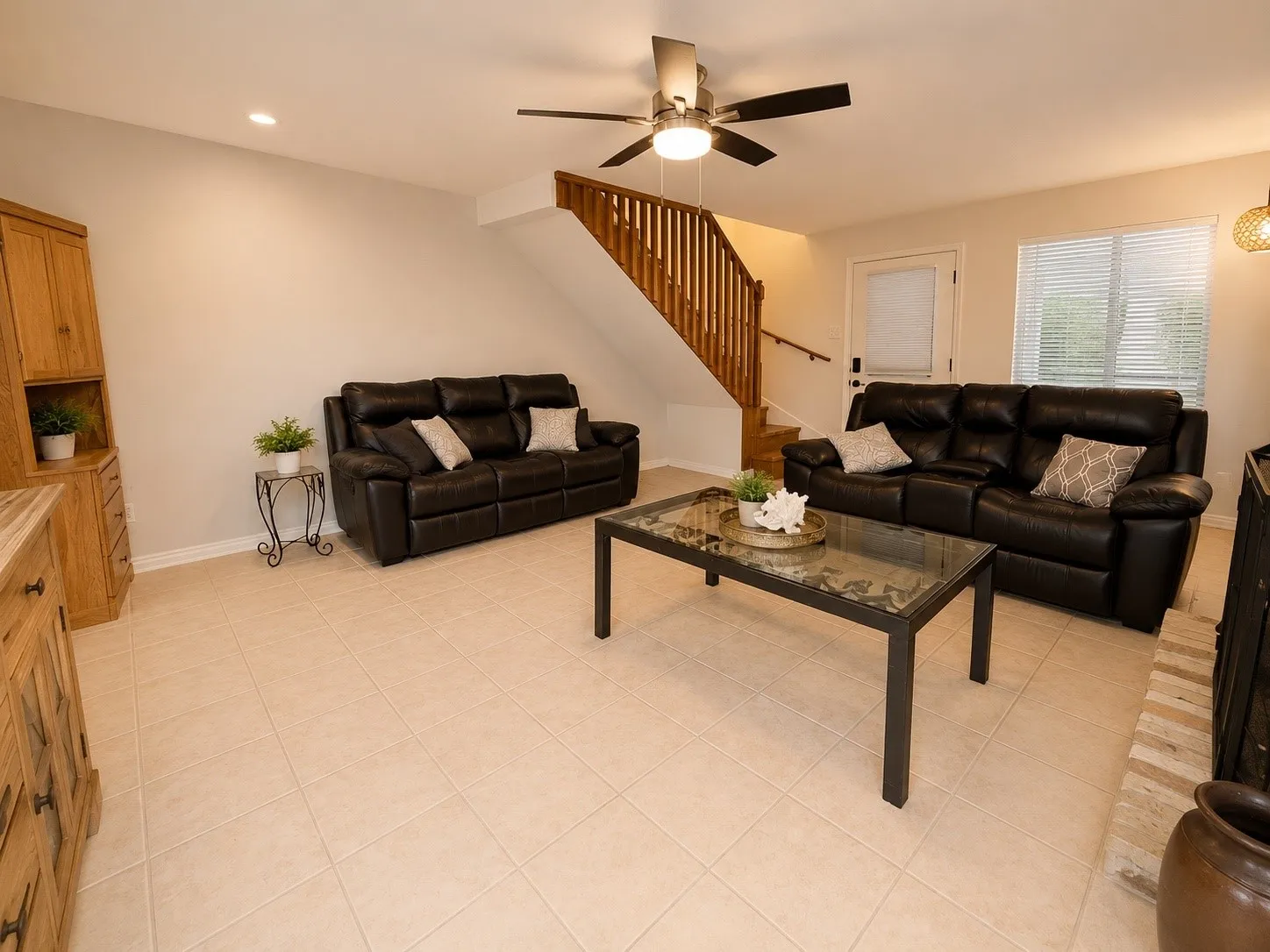 Townhouse For Sale in Dallas County , 2010 Via Sonoma, Carrollton, Texas 75006, 3 Bedroom, 2 Bathroom, Garage spaces, 1,472 Sqft, built in 1974, mls#21313901, Real Estate Agent in Carrollton, Homes For Sale in Dallas county, Homes For Sale in Carrollton, Realtor in Carrollton Texas, Real Estate Brokerage Independent Realty Texas, Luminita Cordes Realtor