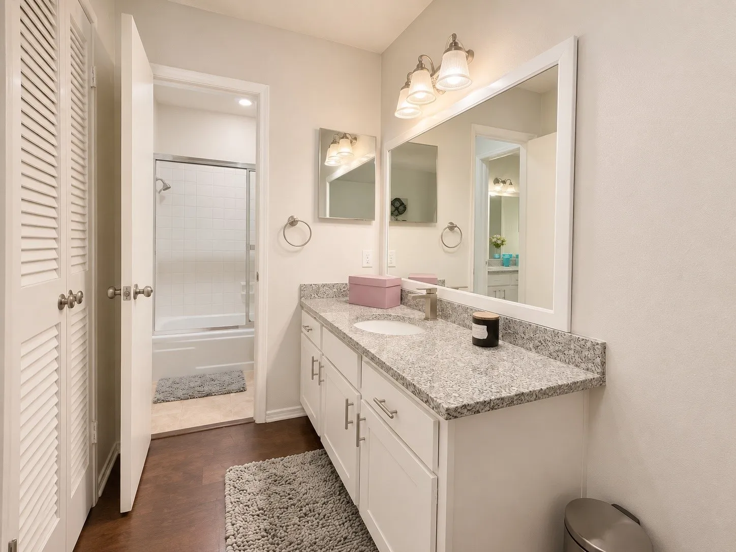 Townhouse For Sale in Dallas County , 2010 Via Sonoma, Carrollton, Texas 75006, 3 Bedroom, 2 Bathroom, Garage spaces, 1,472 Sqft, built in 1974, mls#21313901, Real Estate Agent in Carrollton, Homes For Sale in Dallas county, Homes For Sale in Carrollton, Realtor in Carrollton Texas, Real Estate Brokerage Independent Realty Texas, Luminita Cordes Realtor