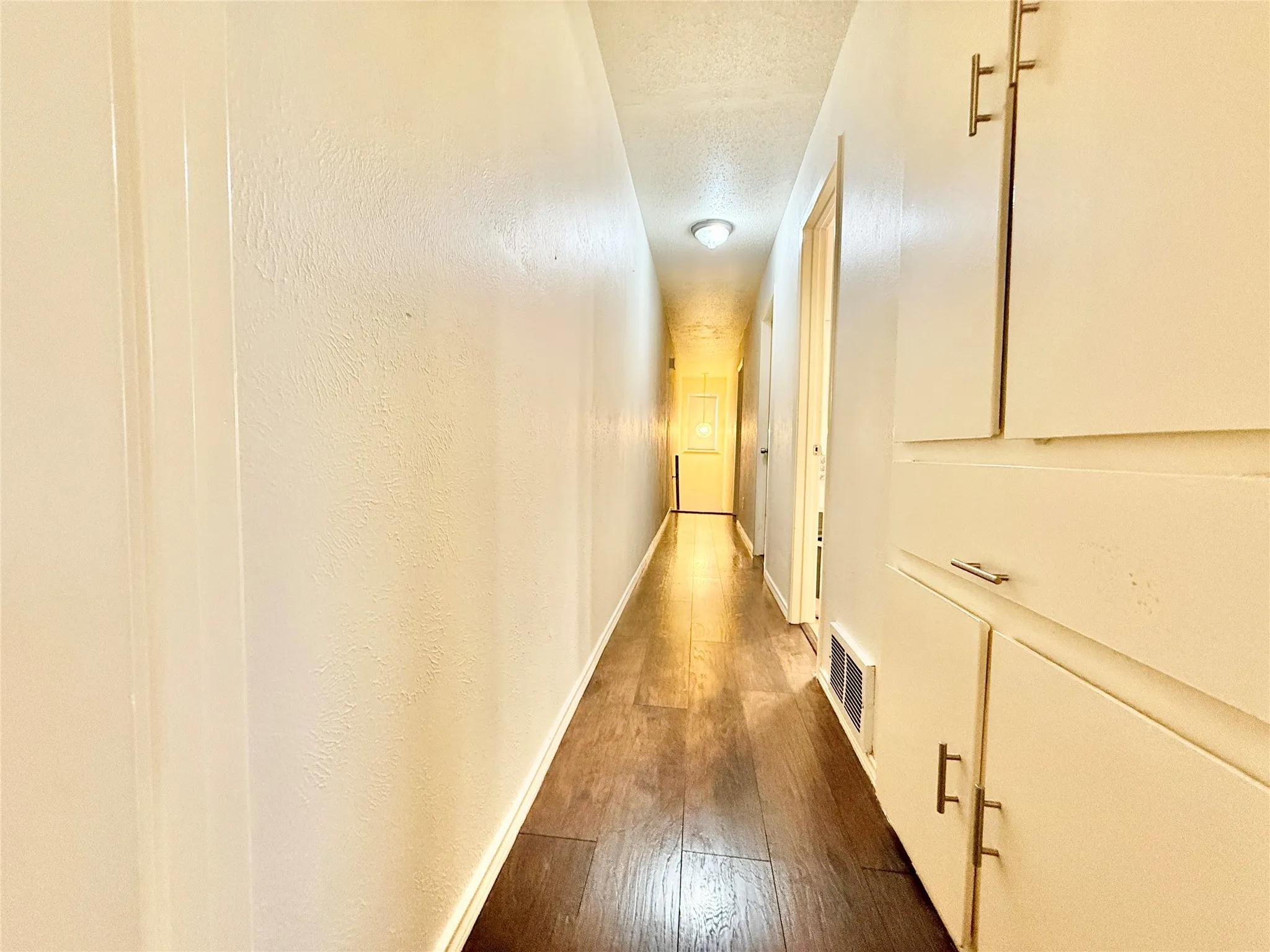 Townhouse For Sale in Dallas County , 2010 Via Sonoma, Carrollton, Texas 75006, 3 Bedroom, 2 Bathroom, Garage spaces, 1,472 Sqft, built in 1974, mls#21313901, Real Estate Agent in Carrollton, Homes For Sale in Dallas county, Homes For Sale in Carrollton, Realtor in Carrollton Texas, Real Estate Brokerage Independent Realty Texas, Luminita Cordes Realtor