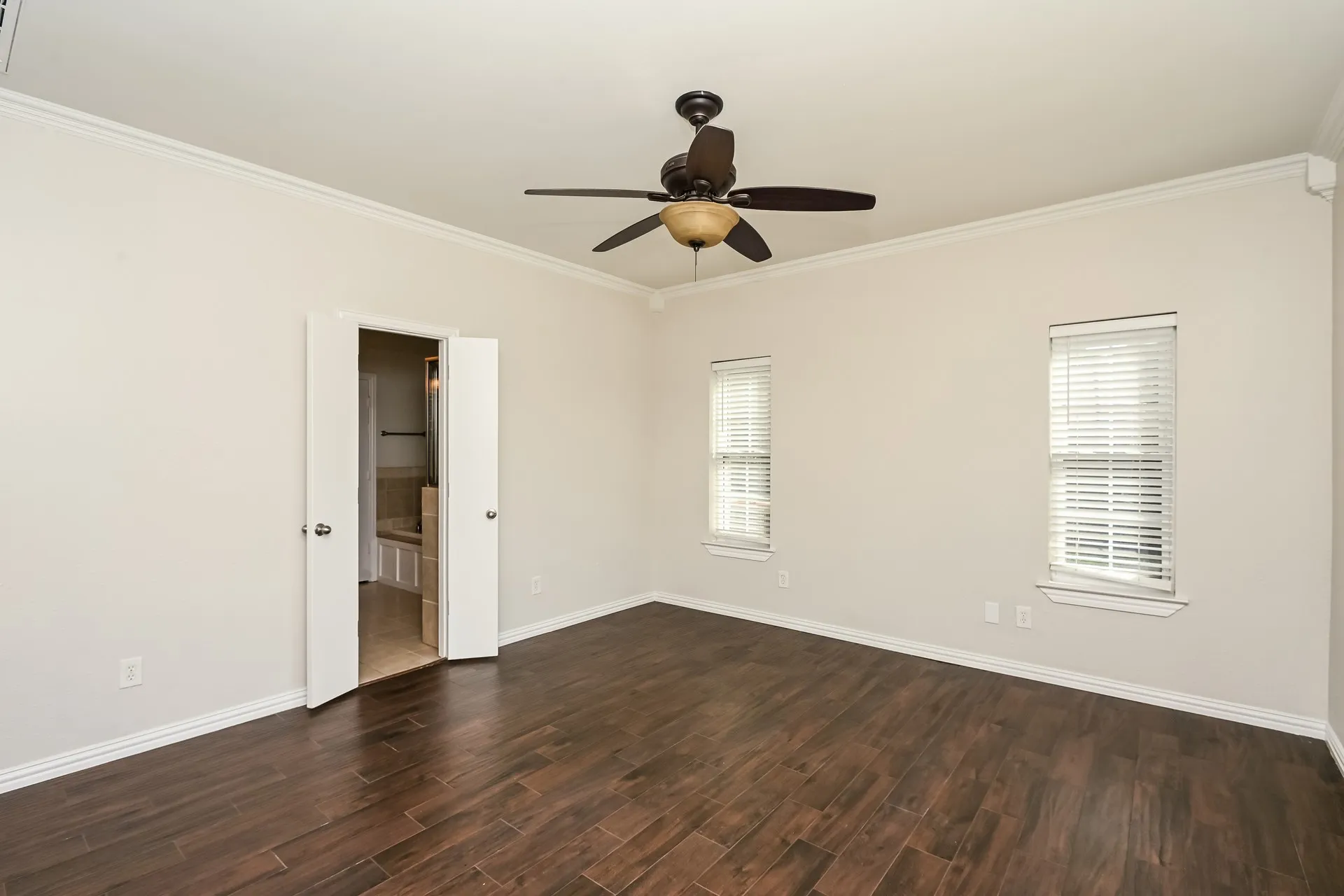 Single Family Residence For Sale in Tarrant County , 2057 Spinnaker Lane, Azle, Texas 76020, 4 Bedroom, 3 Bathroom, 2 Garage spaces, 2,604 Sqft, built in 1988, mls#21309170, Real Estate Agent in Azle, Homes For Sale in Tarrant county, Homes For Sale in Azle, Realtor in Azle Texas, Real Estate Brokerage Independent Realty Texas, Luminita Cordes Realtor