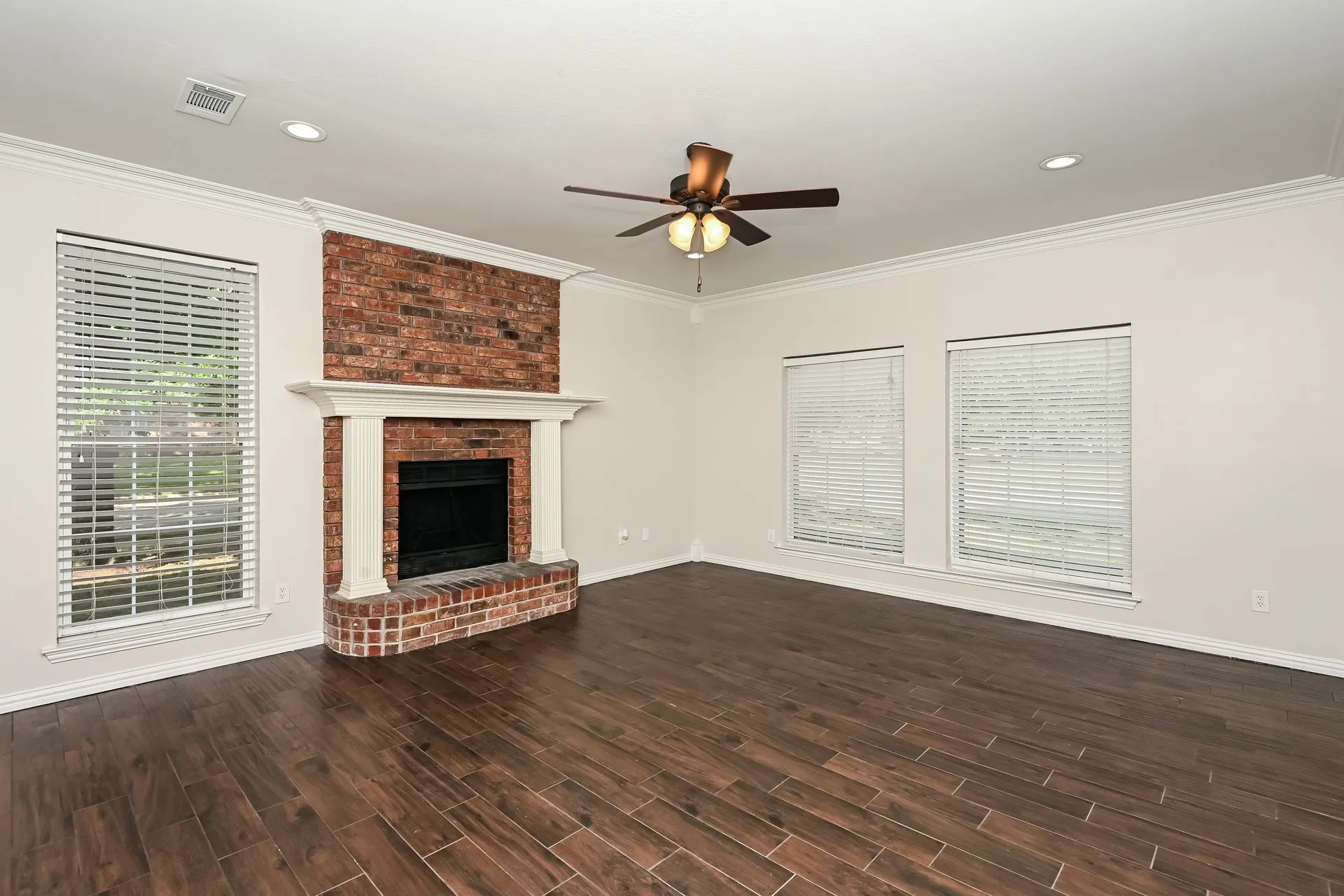 Single Family Residence For Sale in Tarrant County , 2057 Spinnaker Lane, Azle, Texas 76020, 4 Bedroom, 3 Bathroom, 2 Garage spaces, 2,604 Sqft, built in 1988, mls#21309170, Real Estate Agent in Azle, Homes For Sale in Tarrant county, Homes For Sale in Azle, Realtor in Azle Texas, Real Estate Brokerage Independent Realty Texas, Luminita Cordes Realtor