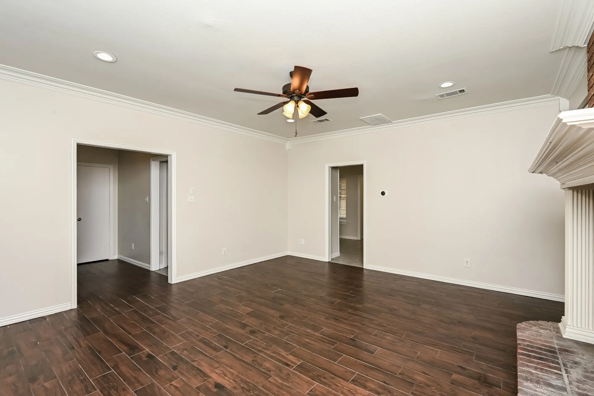 Single Family Residence For Sale in Tarrant County , 2057 Spinnaker Lane, Azle, Texas 76020, 4 Bedroom, 3 Bathroom, 2 Garage spaces, 2,604 Sqft, built in 1988, mls#21309170, Real Estate Agent in Azle, Homes For Sale in Tarrant county, Homes For Sale in Azle, Realtor in Azle Texas, Real Estate Brokerage Independent Realty Texas, Luminita Cordes Realtor