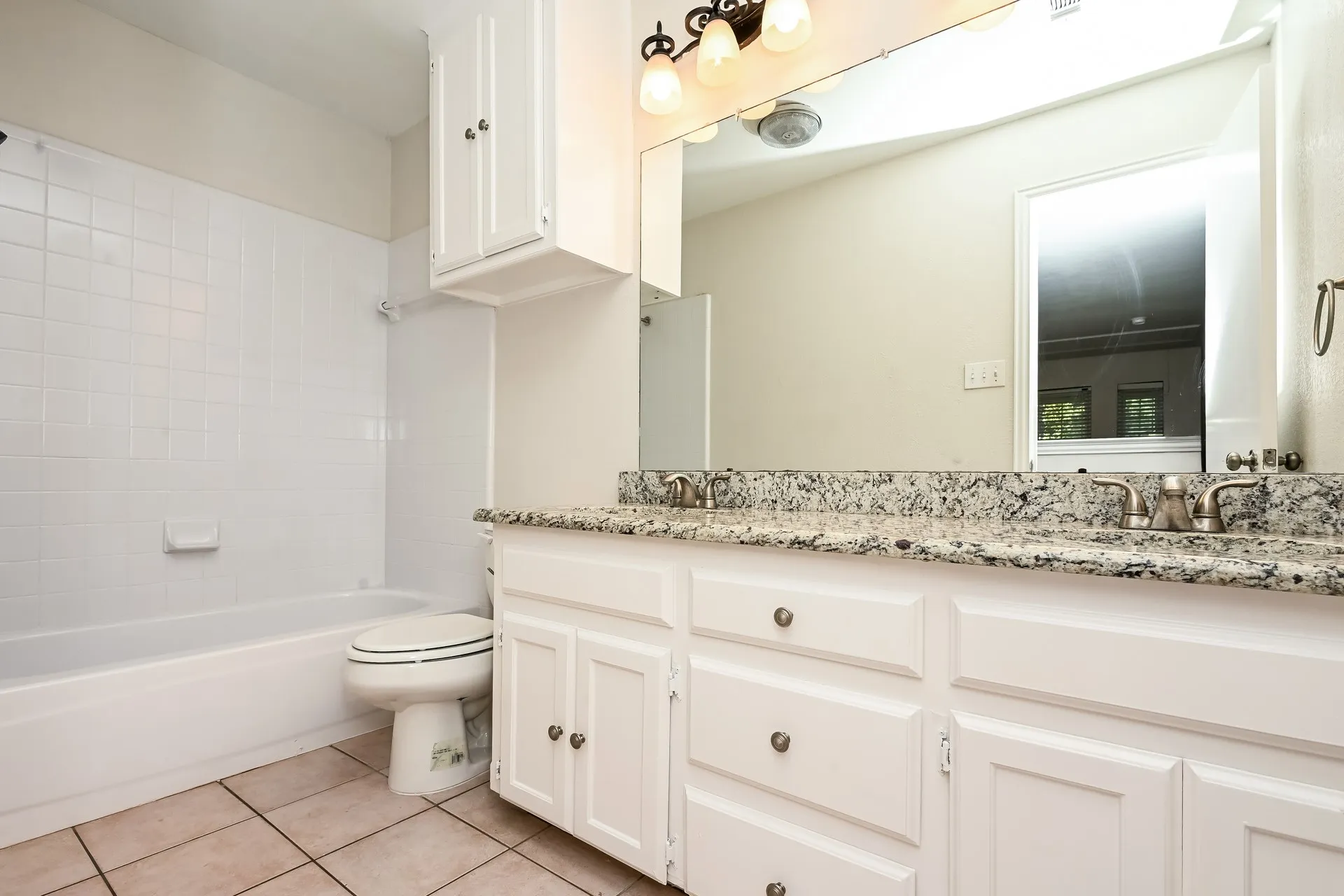 Single Family Residence For Sale in Tarrant County , 2057 Spinnaker Lane, Azle, Texas 76020, 4 Bedroom, 3 Bathroom, 2 Garage spaces, 2,604 Sqft, built in 1988, mls#21309170, Real Estate Agent in Azle, Homes For Sale in Tarrant county, Homes For Sale in Azle, Realtor in Azle Texas, Real Estate Brokerage Independent Realty Texas, Luminita Cordes Realtor