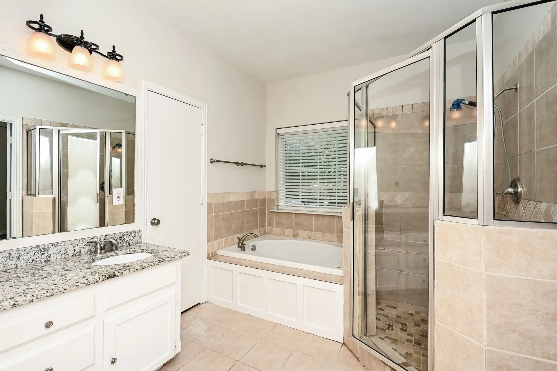 Single Family Residence For Sale in Tarrant County , 2057 Spinnaker Lane, Azle, Texas 76020, 4 Bedroom, 3 Bathroom, 2 Garage spaces, 2,604 Sqft, built in 1988, mls#21309170, Real Estate Agent in Azle, Homes For Sale in Tarrant county, Homes For Sale in Azle, Realtor in Azle Texas, Real Estate Brokerage Independent Realty Texas, Luminita Cordes Realtor
