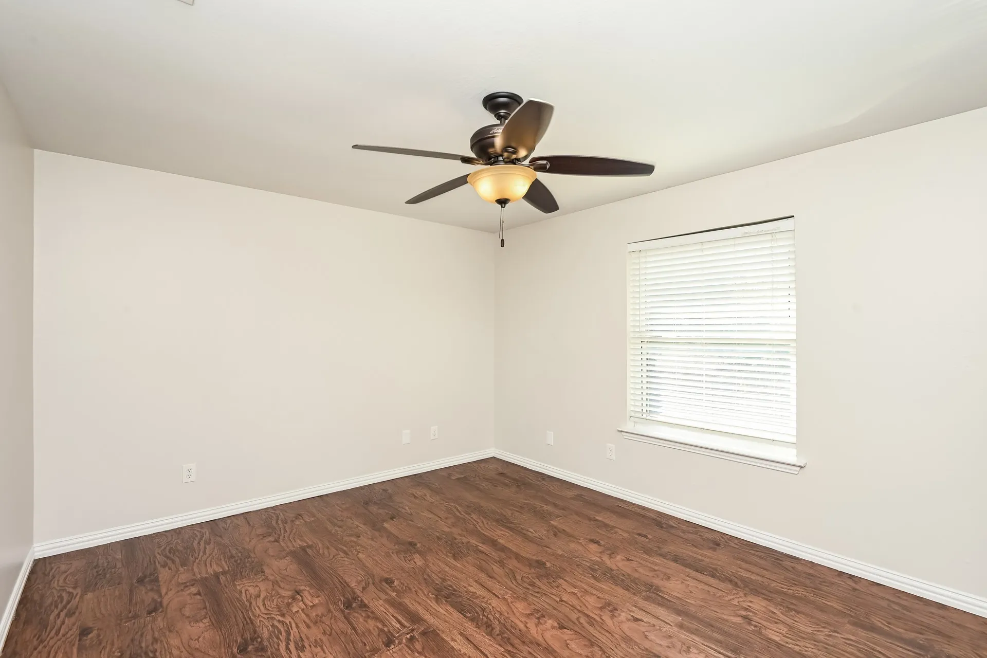 Single Family Residence For Sale in Tarrant County , 2057 Spinnaker Lane, Azle, Texas 76020, 4 Bedroom, 3 Bathroom, 2 Garage spaces, 2,604 Sqft, built in 1988, mls#21309170, Real Estate Agent in Azle, Homes For Sale in Tarrant county, Homes For Sale in Azle, Realtor in Azle Texas, Real Estate Brokerage Independent Realty Texas, Luminita Cordes Realtor