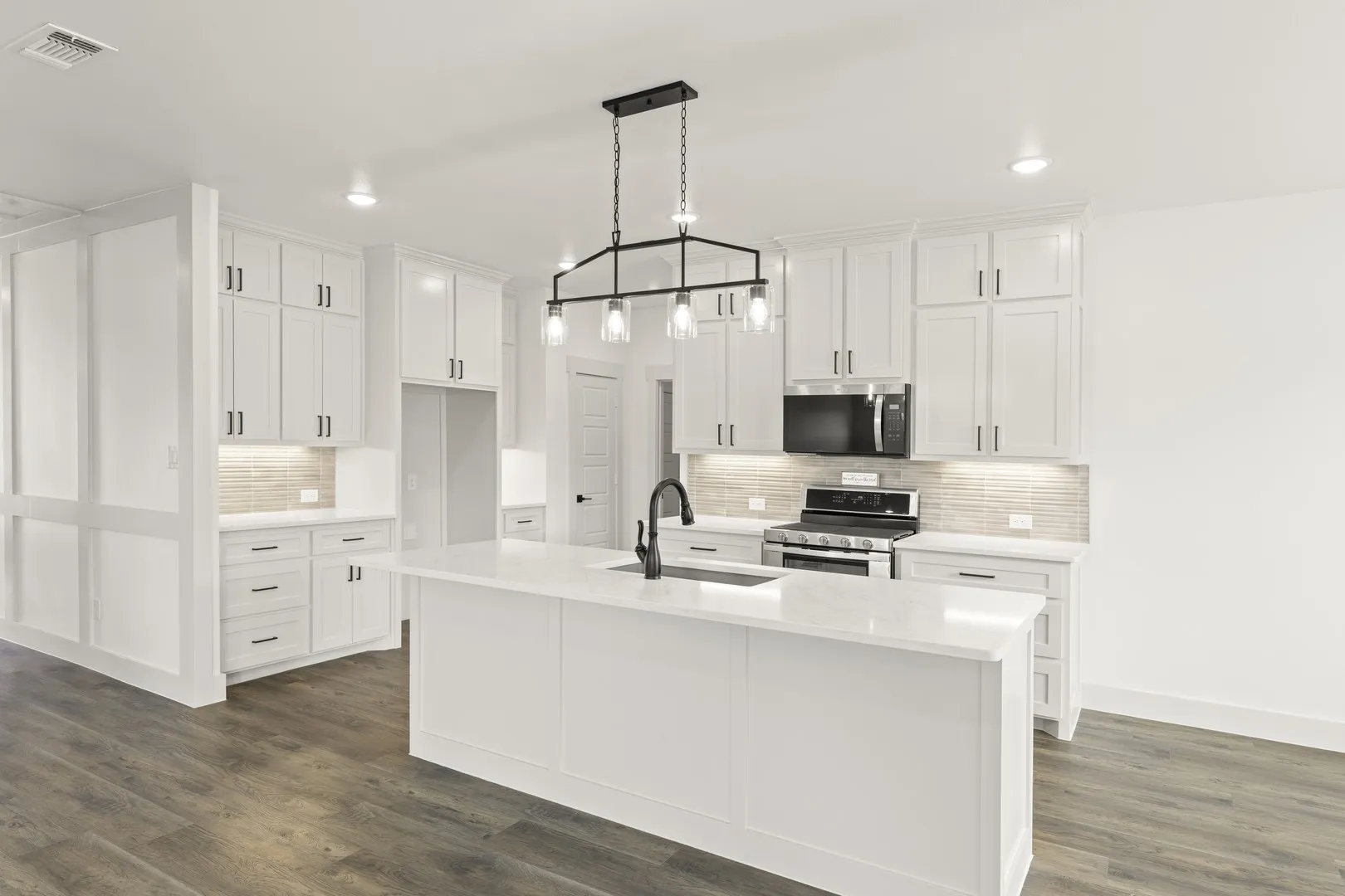 7_08. 2520 Honor - Kitchen (2)