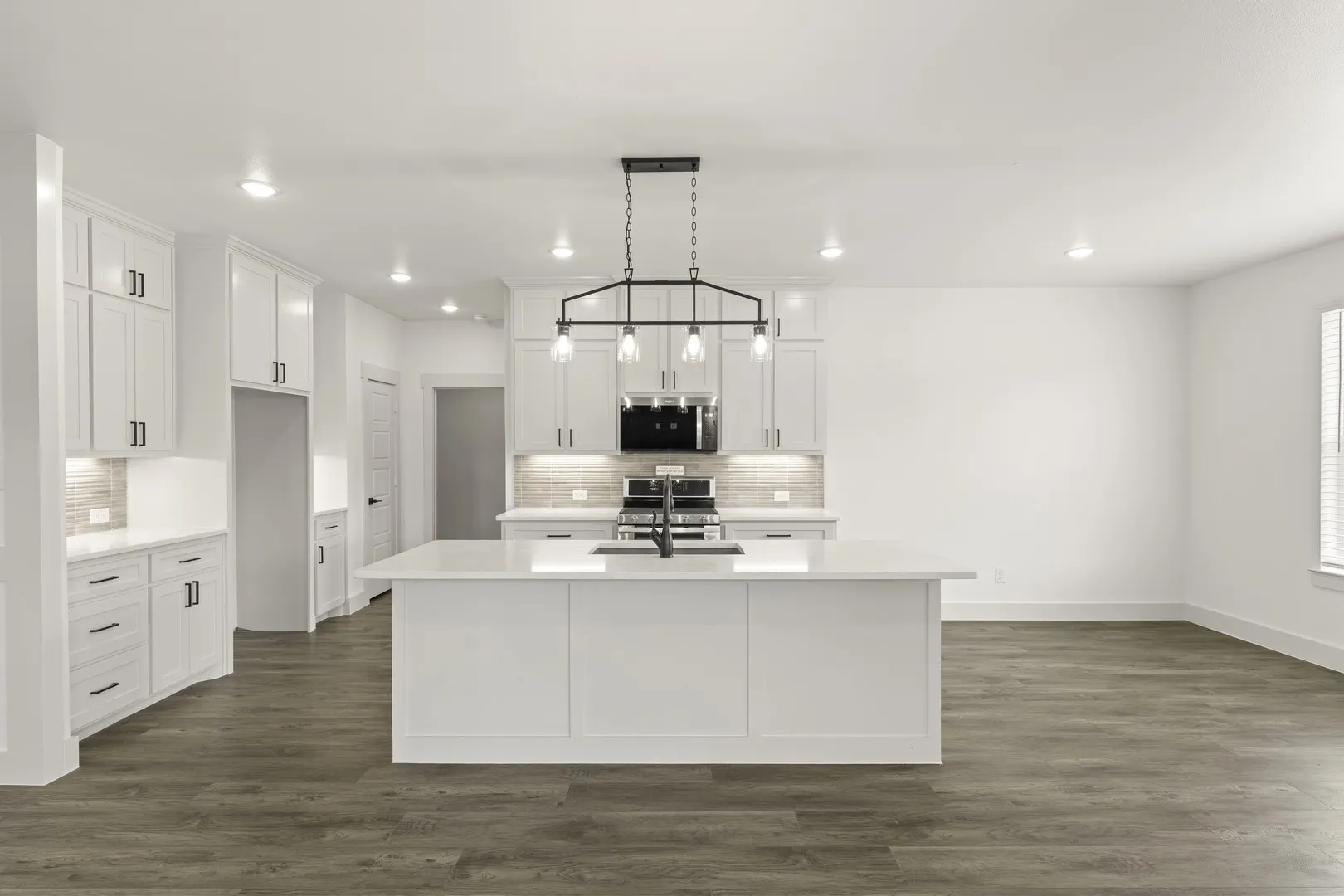 6_07. 2520 Honor - Kitchen
