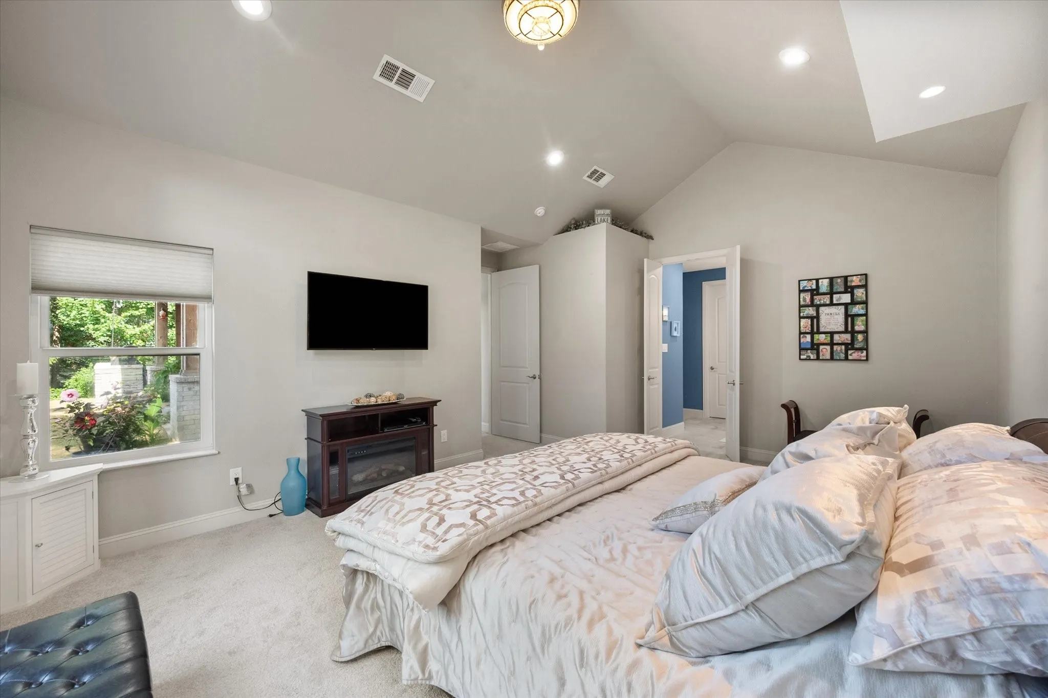 Single Family Residence For Sale in Navarro County , 930 Waters Edge Drive, Corsicana, Texas 75109, 3 Bedroom, 3 Bathroom, 3 Garage spaces, 3,138 Sqft, built in 2021, mls#21313833, Real Estate Agent in Corsicana, Homes For Sale in Navarro county, Homes For Sale in Corsicana, Realtor in Corsicana Texas, Real Estate Brokerage Independent Realty Texas, Luminita Cordes Realtor