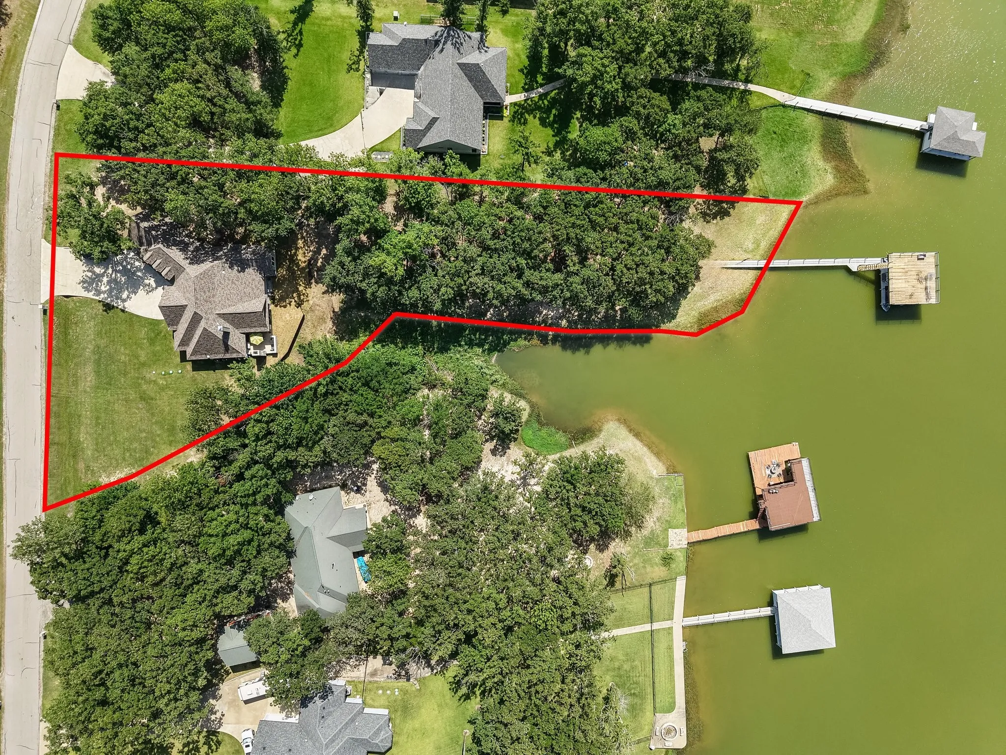 Single Family Residence For Sale in Navarro County , 930 Waters Edge Drive, Corsicana, Texas 75109, 3 Bedroom, 3 Bathroom, 3 Garage spaces, 3,138 Sqft, built in 2021, mls#21313833, Real Estate Agent in Corsicana, Homes For Sale in Navarro county, Homes For Sale in Corsicana, Realtor in Corsicana Texas, Real Estate Brokerage Independent Realty Texas, Luminita Cordes Realtor