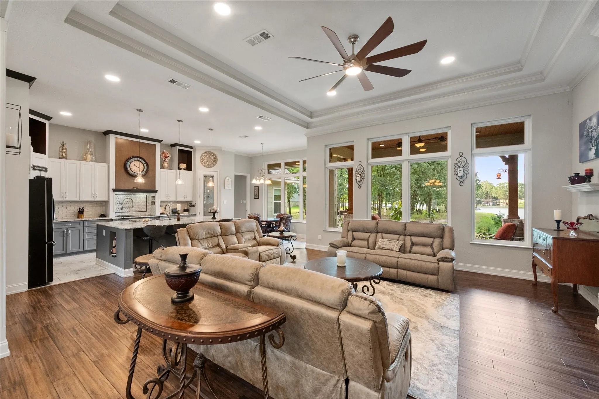 Single Family Residence For Sale in Navarro County , 930 Waters Edge Drive, Corsicana, Texas 75109, 3 Bedroom, 3 Bathroom, 3 Garage spaces, 3,138 Sqft, built in 2021, mls#21313833, Real Estate Agent in Corsicana, Homes For Sale in Navarro county, Homes For Sale in Corsicana, Realtor in Corsicana Texas, Real Estate Brokerage Independent Realty Texas, Luminita Cordes Realtor