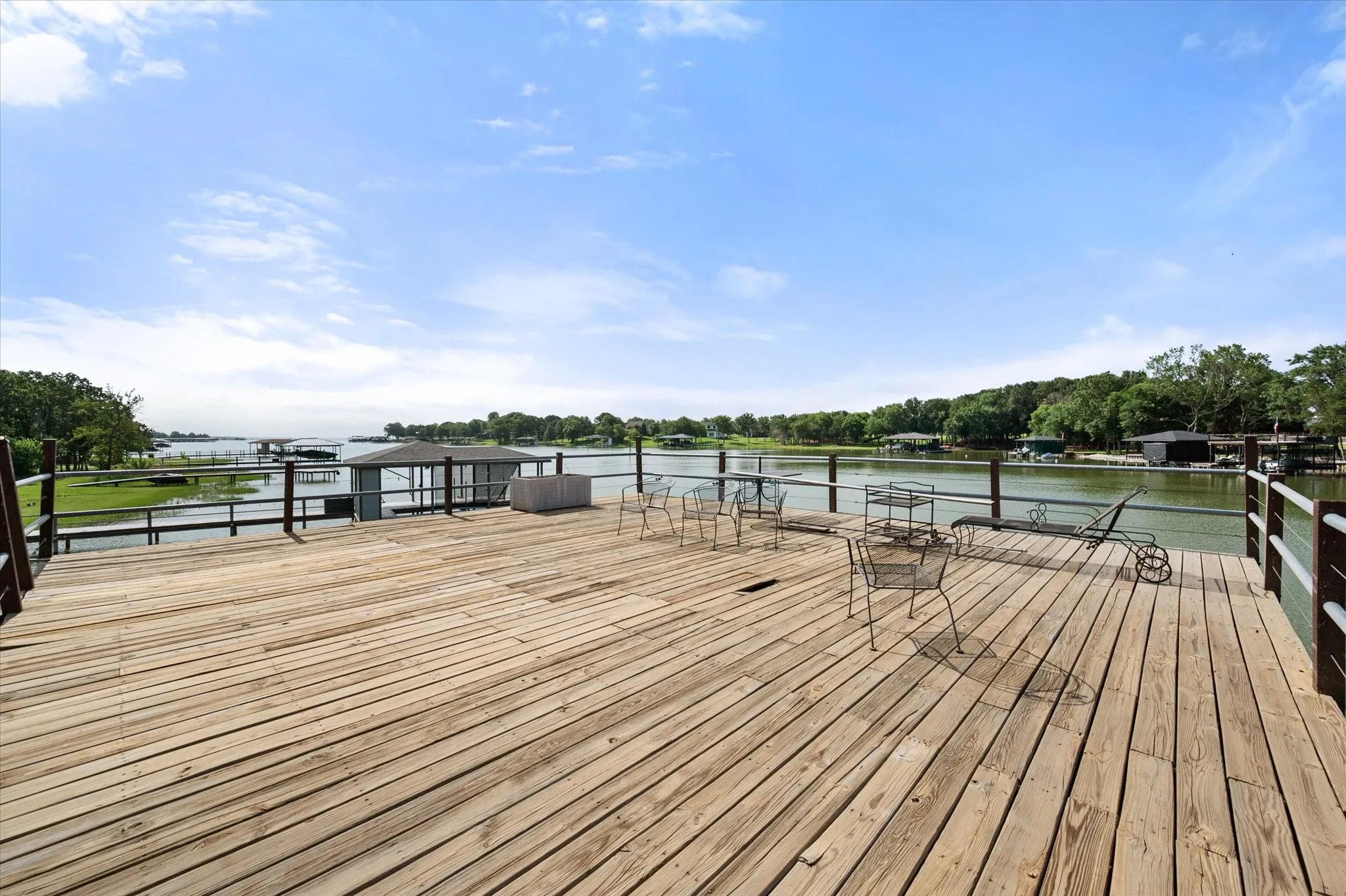 Single Family Residence For Sale in Navarro County , 930 Waters Edge Drive, Corsicana, Texas 75109, 3 Bedroom, 3 Bathroom, 3 Garage spaces, 3,138 Sqft, built in 2021, mls#21313833, Real Estate Agent in Corsicana, Homes For Sale in Navarro county, Homes For Sale in Corsicana, Realtor in Corsicana Texas, Real Estate Brokerage Independent Realty Texas, Luminita Cordes Realtor