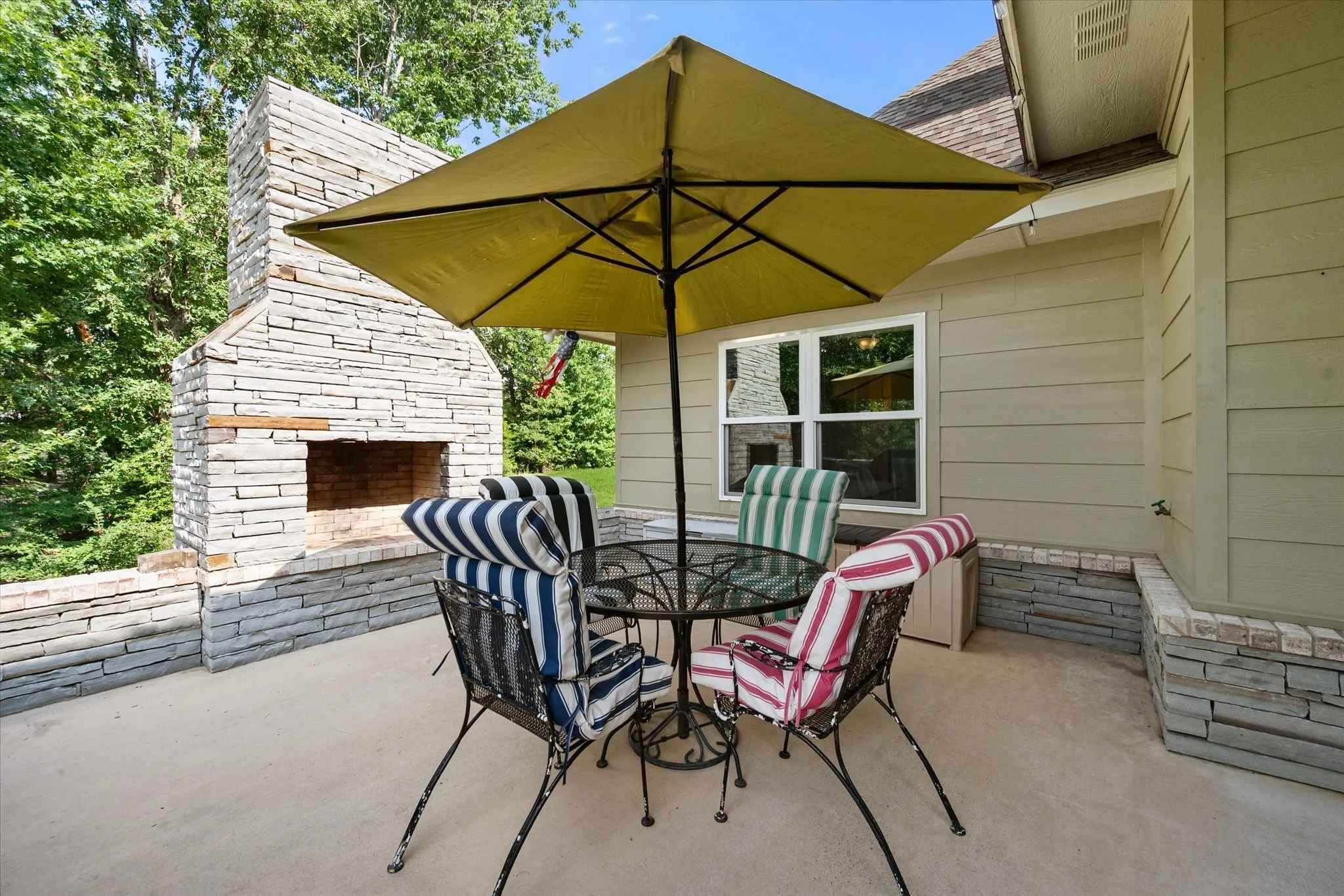 Single Family Residence For Sale in Navarro County , 930 Waters Edge Drive, Corsicana, Texas 75109, 3 Bedroom, 3 Bathroom, 3 Garage spaces, 3,138 Sqft, built in 2021, mls#21313833, Real Estate Agent in Corsicana, Homes For Sale in Navarro county, Homes For Sale in Corsicana, Realtor in Corsicana Texas, Real Estate Brokerage Independent Realty Texas, Luminita Cordes Realtor