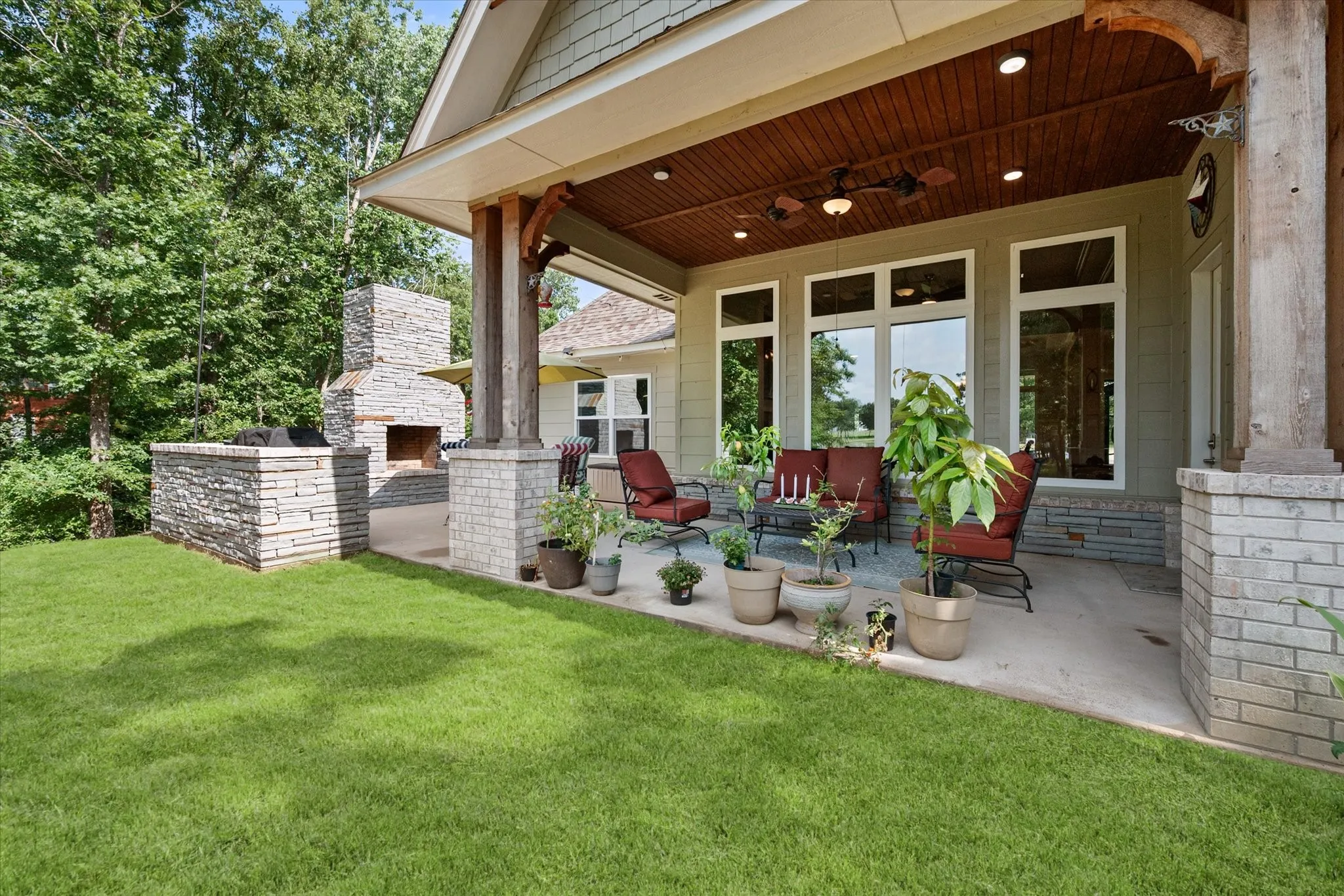 Single Family Residence For Sale in Navarro County , 930 Waters Edge Drive, Corsicana, Texas 75109, 3 Bedroom, 3 Bathroom, 3 Garage spaces, 3,138 Sqft, built in 2021, mls#21313833, Real Estate Agent in Corsicana, Homes For Sale in Navarro county, Homes For Sale in Corsicana, Realtor in Corsicana Texas, Real Estate Brokerage Independent Realty Texas, Luminita Cordes Realtor