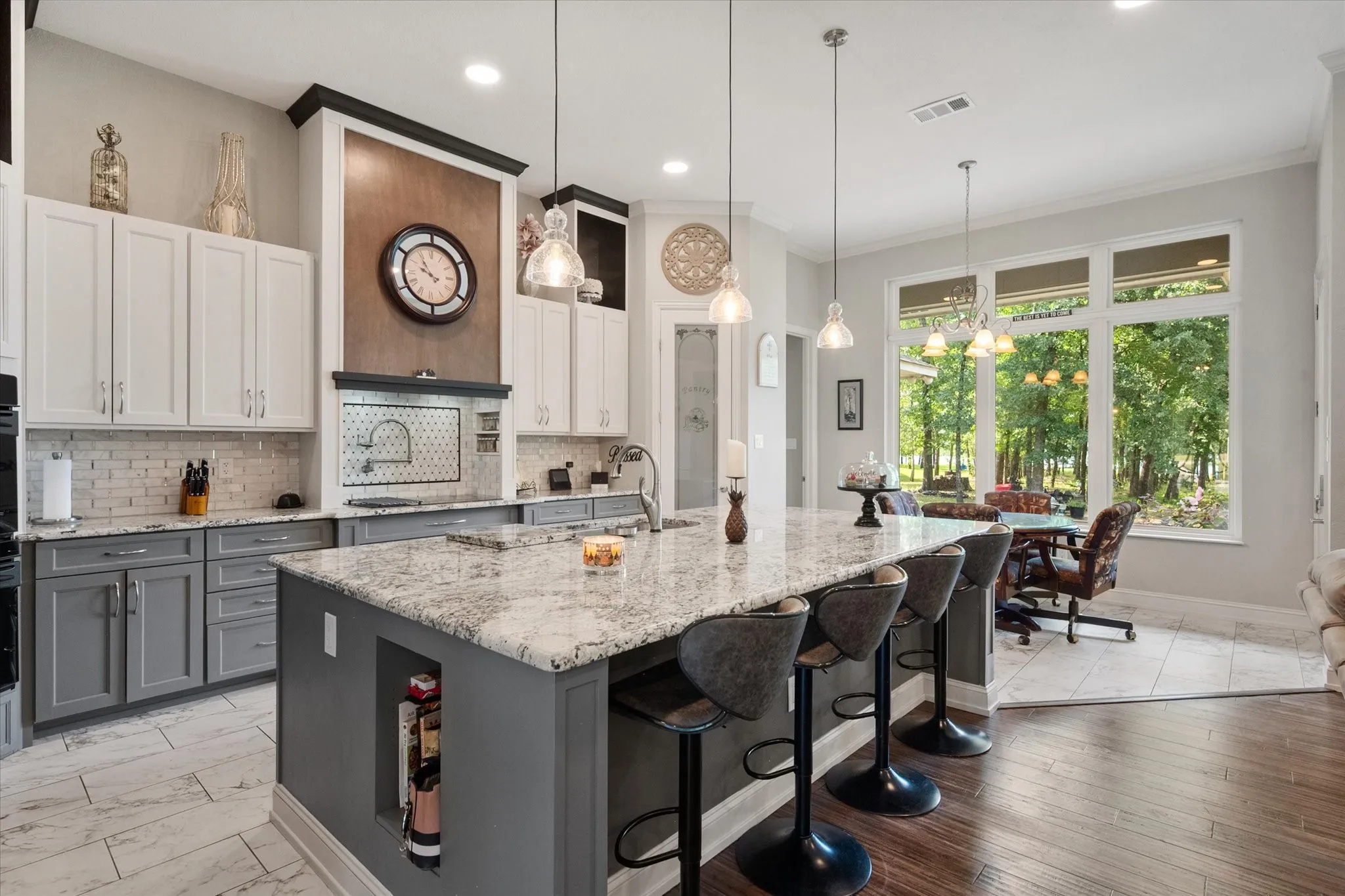 Single Family Residence For Sale in Navarro County , 930 Waters Edge Drive, Corsicana, Texas 75109, 3 Bedroom, 3 Bathroom, 3 Garage spaces, 3,138 Sqft, built in 2021, mls#21313833, Real Estate Agent in Corsicana, Homes For Sale in Navarro county, Homes For Sale in Corsicana, Realtor in Corsicana Texas, Real Estate Brokerage Independent Realty Texas, Luminita Cordes Realtor