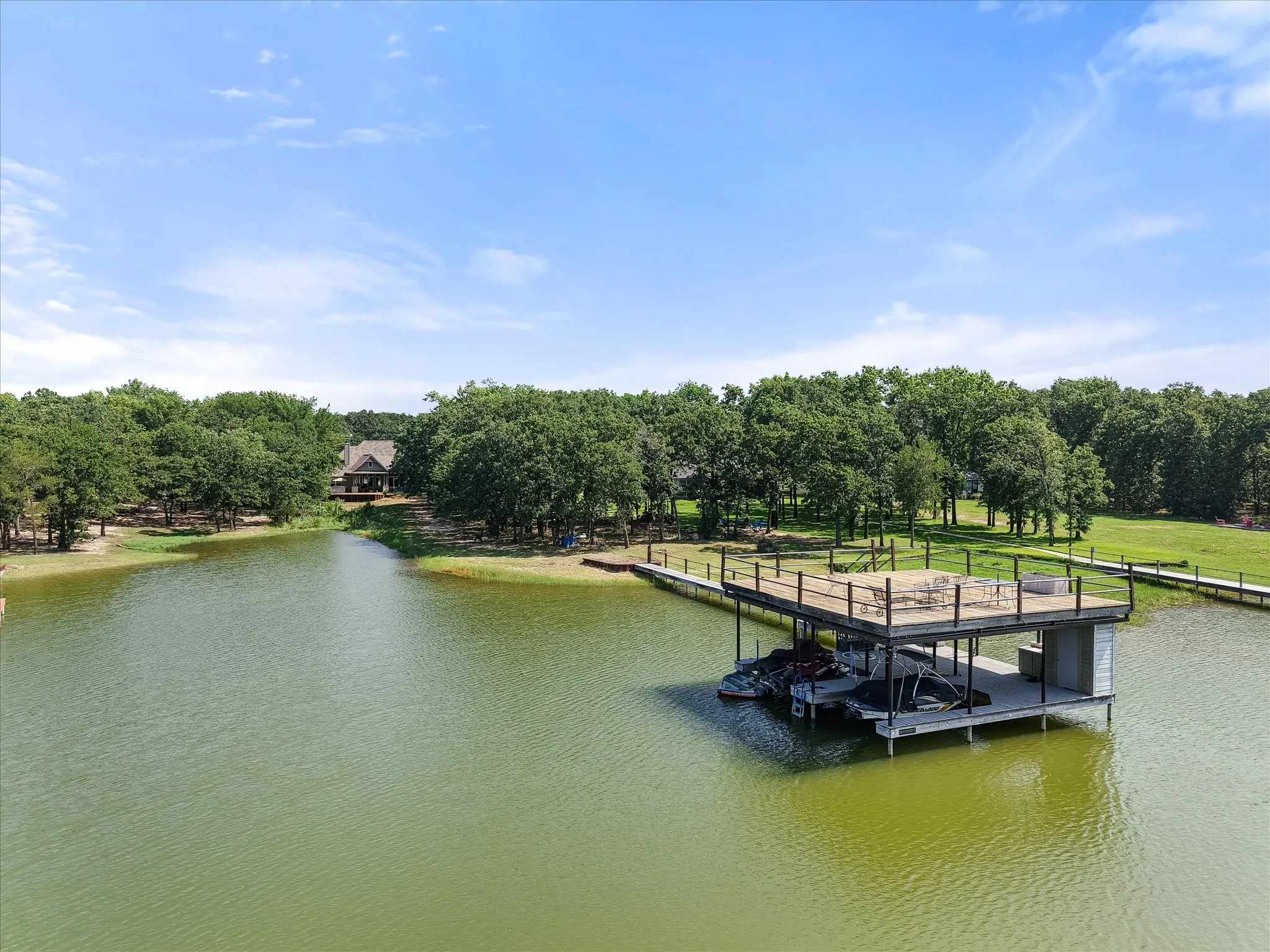 Single Family Residence For Sale in Navarro County , 930 Waters Edge Drive, Corsicana, Texas 75109, 3 Bedroom, 3 Bathroom, 3 Garage spaces, 3,138 Sqft, built in 2021, mls#21313833, Real Estate Agent in Corsicana, Homes For Sale in Navarro county, Homes For Sale in Corsicana, Realtor in Corsicana Texas, Real Estate Brokerage Independent Realty Texas, Luminita Cordes Realtor