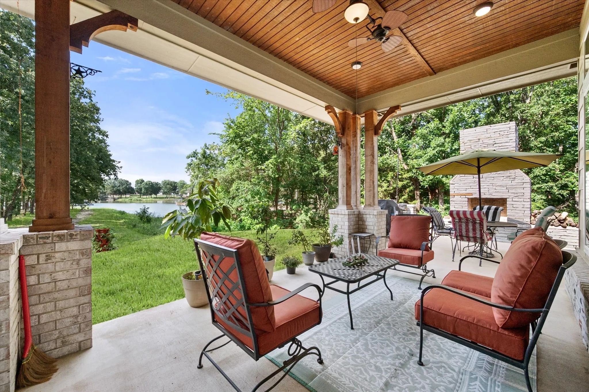Single Family Residence For Sale in Navarro County , 930 Waters Edge Drive, Corsicana, Texas 75109, 3 Bedroom, 3 Bathroom, 3 Garage spaces, 3,138 Sqft, built in 2021, mls#21313833, Real Estate Agent in Corsicana, Homes For Sale in Navarro county, Homes For Sale in Corsicana, Realtor in Corsicana Texas, Real Estate Brokerage Independent Realty Texas, Luminita Cordes Realtor