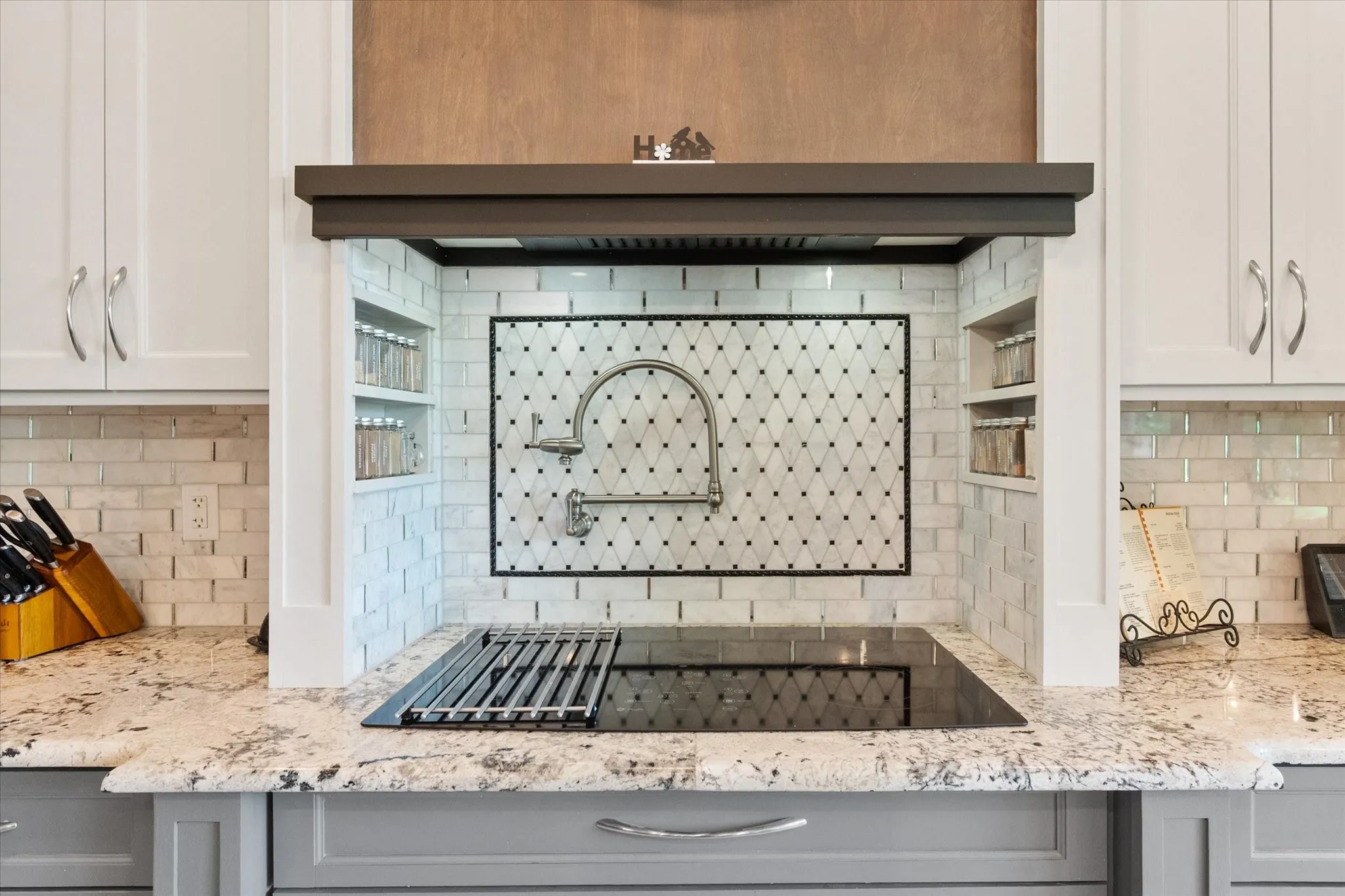 Single Family Residence For Sale in Navarro County , 930 Waters Edge Drive, Corsicana, Texas 75109, 3 Bedroom, 3 Bathroom, 3 Garage spaces, 3,138 Sqft, built in 2021, mls#21313833, Real Estate Agent in Corsicana, Homes For Sale in Navarro county, Homes For Sale in Corsicana, Realtor in Corsicana Texas, Real Estate Brokerage Independent Realty Texas, Luminita Cordes Realtor