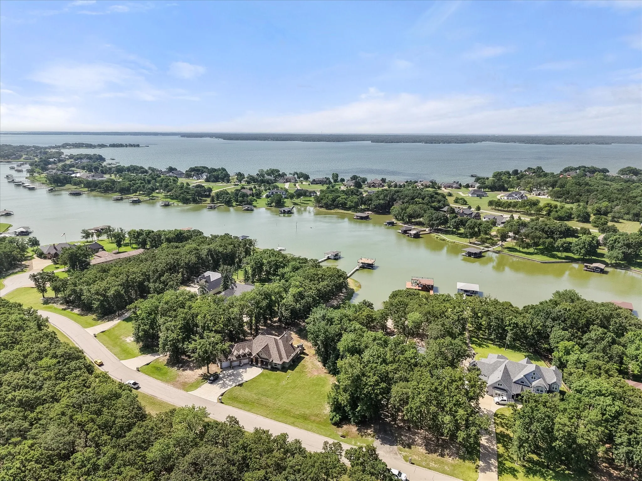 Single Family Residence For Sale in Navarro County , 930 Waters Edge Drive, Corsicana, Texas 75109, 3 Bedroom, 3 Bathroom, 3 Garage spaces, 3,138 Sqft, built in 2021, mls#21313833, Real Estate Agent in Corsicana, Homes For Sale in Navarro county, Homes For Sale in Corsicana, Realtor in Corsicana Texas, Real Estate Brokerage Independent Realty Texas, Luminita Cordes Realtor