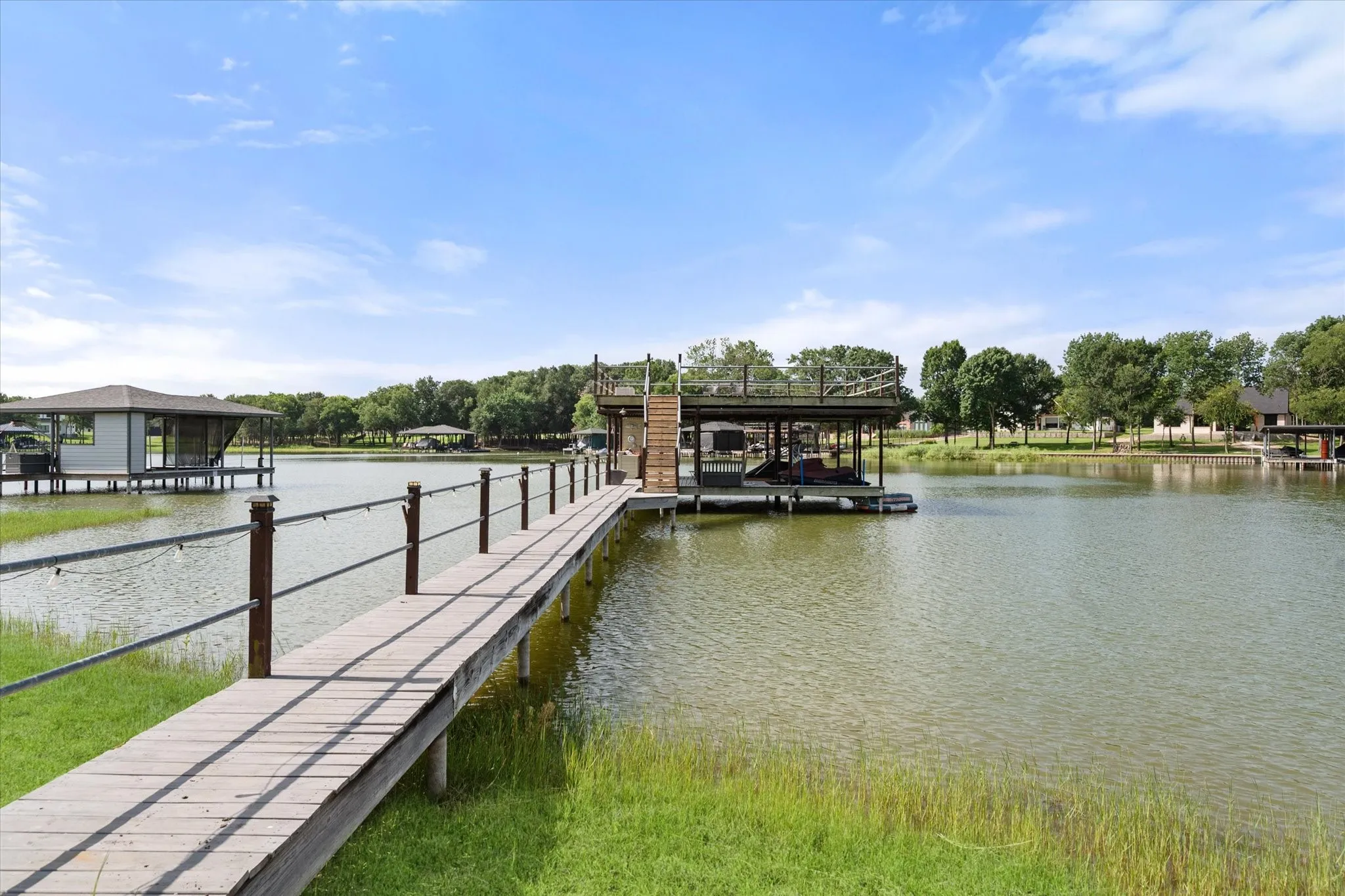 Single Family Residence For Sale in Navarro County , 930 Waters Edge Drive, Corsicana, Texas 75109, 3 Bedroom, 3 Bathroom, 3 Garage spaces, 3,138 Sqft, built in 2021, mls#21313833, Real Estate Agent in Corsicana, Homes For Sale in Navarro county, Homes For Sale in Corsicana, Realtor in Corsicana Texas, Real Estate Brokerage Independent Realty Texas, Luminita Cordes Realtor