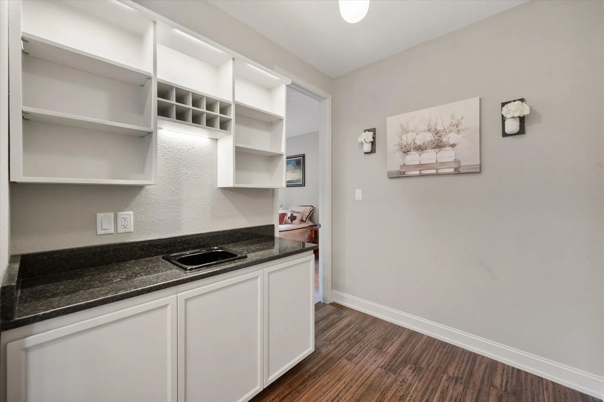 Single Family Residence For Sale in Navarro County , 930 Waters Edge Drive, Corsicana, Texas 75109, 3 Bedroom, 3 Bathroom, 3 Garage spaces, 3,138 Sqft, built in 2021, mls#21313833, Real Estate Agent in Corsicana, Homes For Sale in Navarro county, Homes For Sale in Corsicana, Realtor in Corsicana Texas, Real Estate Brokerage Independent Realty Texas, Luminita Cordes Realtor
