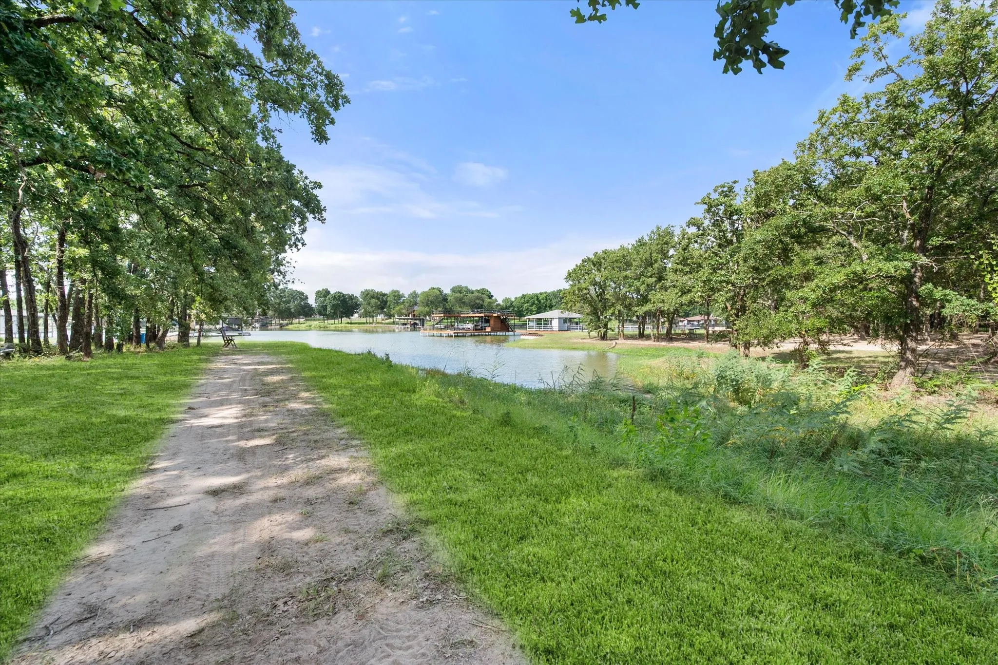 Single Family Residence For Sale in Navarro County , 930 Waters Edge Drive, Corsicana, Texas 75109, 3 Bedroom, 3 Bathroom, 3 Garage spaces, 3,138 Sqft, built in 2021, mls#21313833, Real Estate Agent in Corsicana, Homes For Sale in Navarro county, Homes For Sale in Corsicana, Realtor in Corsicana Texas, Real Estate Brokerage Independent Realty Texas, Luminita Cordes Realtor