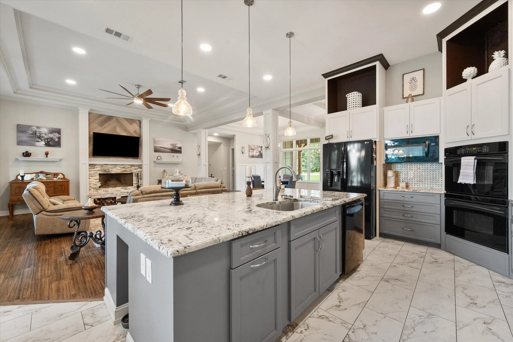 Single Family Residence For Sale in Navarro County , 930 Waters Edge Drive, Corsicana, Texas 75109, 3 Bedroom, 3 Bathroom, 3 Garage spaces, 3,138 Sqft, built in 2021, mls#21313833, Real Estate Agent in Corsicana, Homes For Sale in Navarro county, Homes For Sale in Corsicana, Realtor in Corsicana Texas, Real Estate Brokerage Independent Realty Texas, Luminita Cordes Realtor