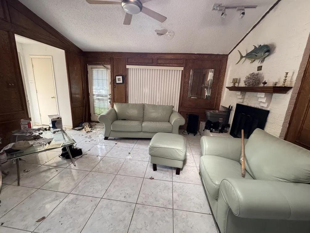 Single Family Residence For Sale in Dallas County , 5120 Shoregate Square, Garland, Texas 75043, 3 Bedroom, 2 Bathroom, 2 Garage spaces, 1,334 Sqft, built in 1981, mls#21307871, Real Estate Agent in Garland, Homes For Sale in Dallas county, Homes For Sale in Garland, Realtor in Garland Texas, Real Estate Brokerage Independent Realty Texas, Luminita Cordes Realtor