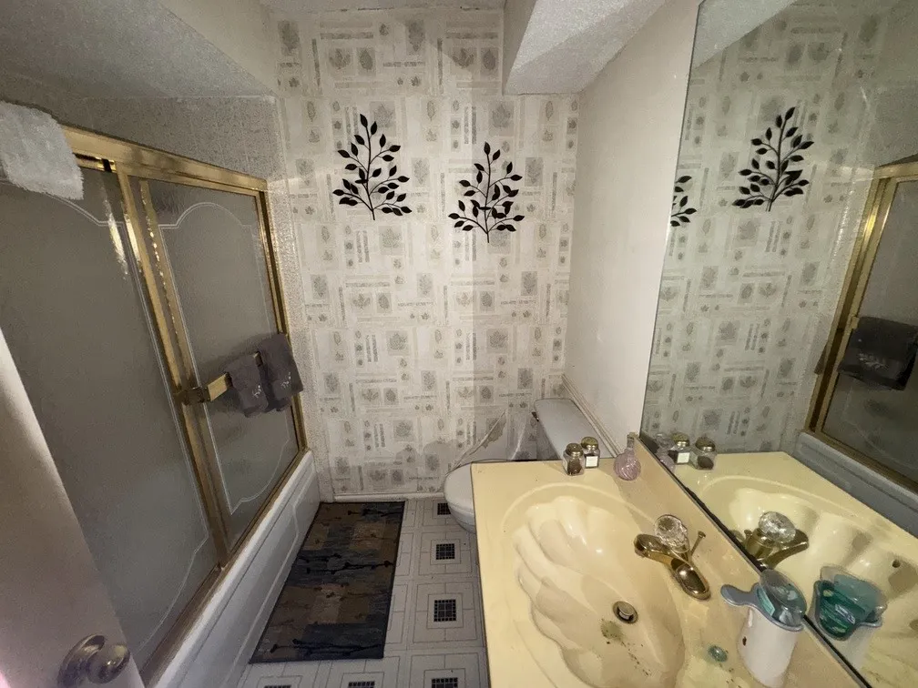 Single Family Residence For Sale in Dallas County , 5120 Shoregate Square, Garland, Texas 75043, 3 Bedroom, 2 Bathroom, 2 Garage spaces, 1,334 Sqft, built in 1981, mls#21307871, Real Estate Agent in Garland, Homes For Sale in Dallas county, Homes For Sale in Garland, Realtor in Garland Texas, Real Estate Brokerage Independent Realty Texas, Luminita Cordes Realtor