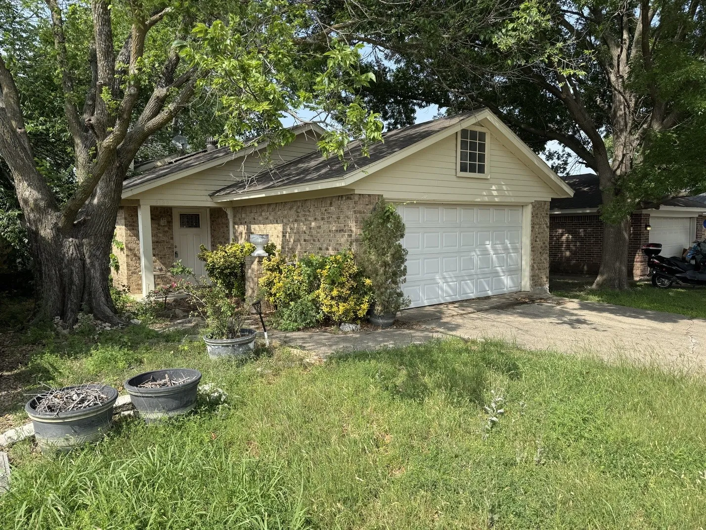 Single Family Residence For Sale in Dallas County , 5120 Shoregate Square, Garland, Texas 75043, 3 Bedroom, 2 Bathroom, 2 Garage spaces, 1,334 Sqft, built in 1981, mls#21307871, Real Estate Agent in Garland, Homes For Sale in Dallas county, Homes For Sale in Garland, Realtor in Garland Texas, Real Estate Brokerage Independent Realty Texas, Luminita Cordes Realtor