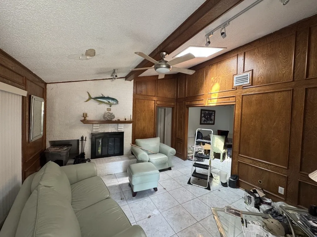 Single Family Residence For Sale in Dallas County , 5120 Shoregate Square, Garland, Texas 75043, 3 Bedroom, 2 Bathroom, 2 Garage spaces, 1,334 Sqft, built in 1981, mls#21307871, Real Estate Agent in Garland, Homes For Sale in Dallas county, Homes For Sale in Garland, Realtor in Garland Texas, Real Estate Brokerage Independent Realty Texas, Luminita Cordes Realtor