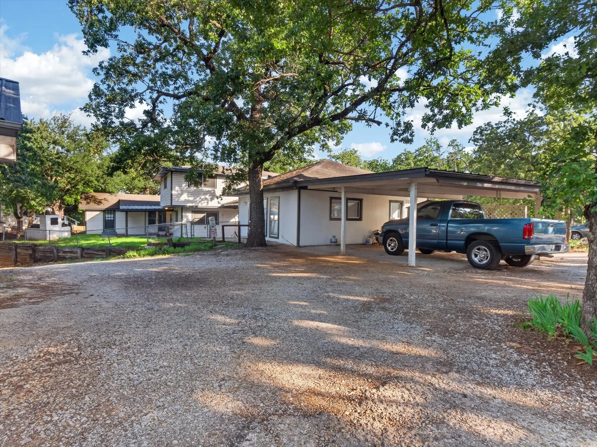 Triplex For Rent in Denton County , 215 Folly Beach Drive B, Lake Dallas, Texas 75065, 2 Bedroom, 1 Bathroom, Garage spaces, 1,000 Sqft, built in 1985, mls#21313481, Real Estate Agent in Lake Dallas, Homes For Rent in Denton county, Homes For Rent in Lake Dallas, Realtor in Lake Dallas Texas, Real Estate Brokerage Independent Realty Texas, Luminita Cordes Realtor