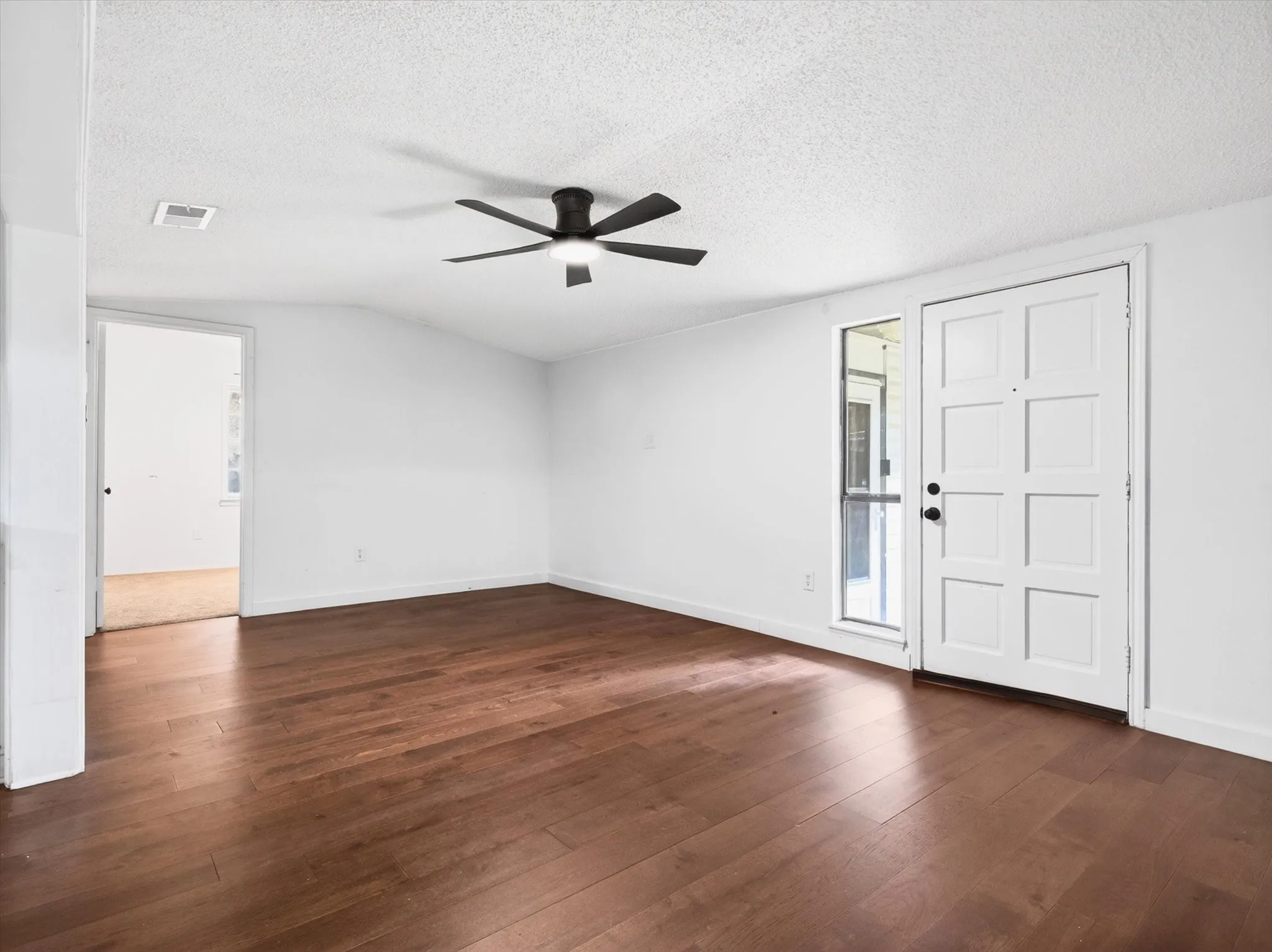 Triplex For Rent in Denton County , 215 Folly Beach Drive B, Lake Dallas, Texas 75065, 2 Bedroom, 1 Bathroom, Garage spaces, 1,000 Sqft, built in 1985, mls#21313481, Real Estate Agent in Lake Dallas, Homes For Rent in Denton county, Homes For Rent in Lake Dallas, Realtor in Lake Dallas Texas, Real Estate Brokerage Independent Realty Texas, Luminita Cordes Realtor