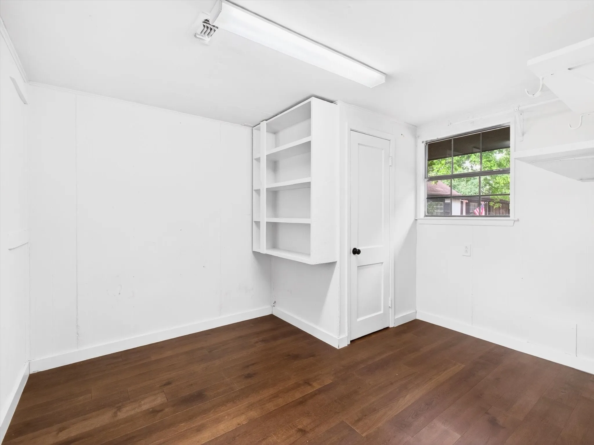 Triplex For Rent in Denton County , 215 Folly Beach Drive B, Lake Dallas, Texas 75065, 2 Bedroom, 1 Bathroom, Garage spaces, 1,000 Sqft, built in 1985, mls#21313481, Real Estate Agent in Lake Dallas, Homes For Rent in Denton county, Homes For Rent in Lake Dallas, Realtor in Lake Dallas Texas, Real Estate Brokerage Independent Realty Texas, Luminita Cordes Realtor