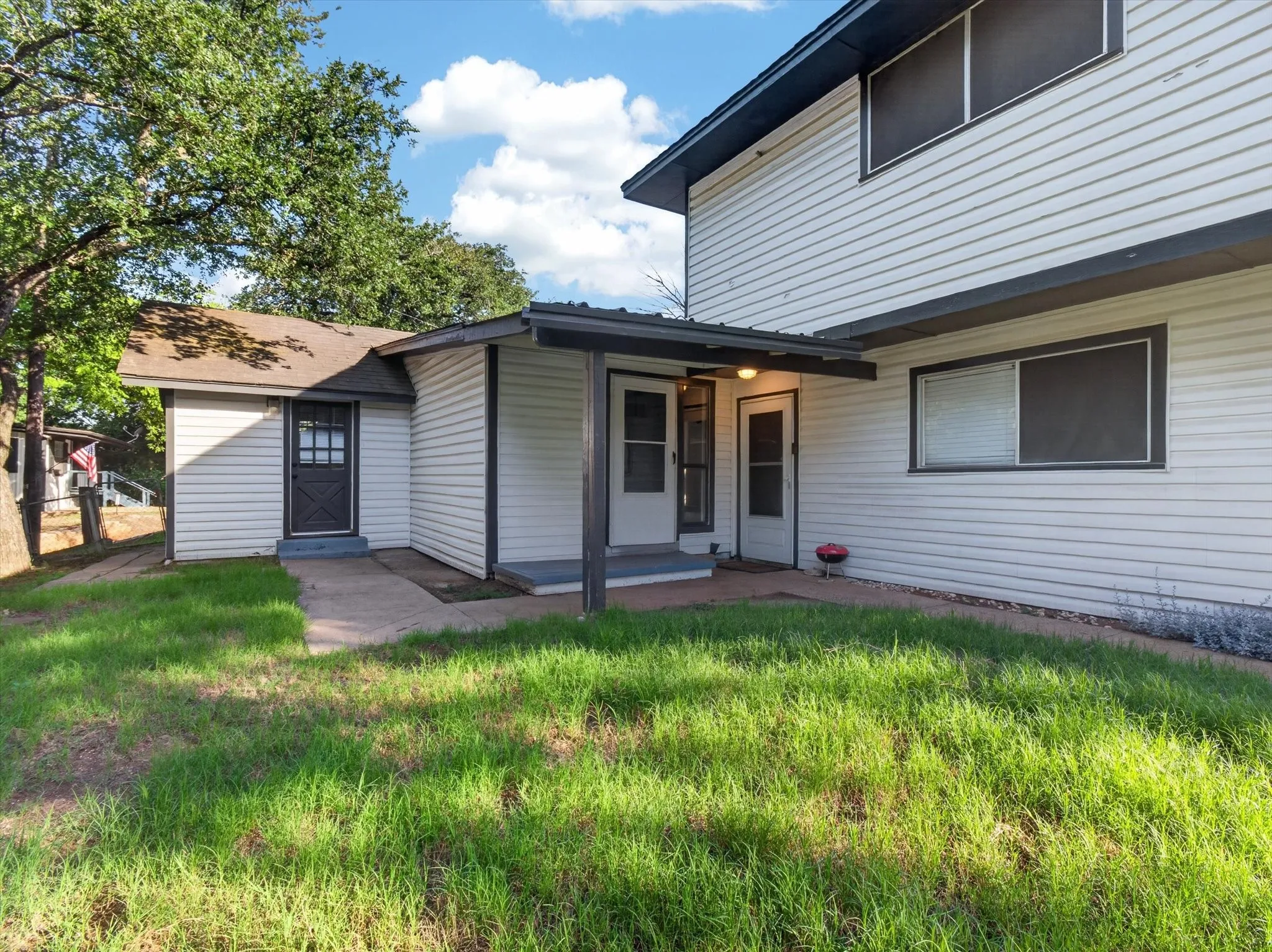 Triplex For Rent in Denton County , 215 Folly Beach Drive B, Lake Dallas, Texas 75065, 2 Bedroom, 1 Bathroom, Garage spaces, 1,000 Sqft, built in 1985, mls#21313481, Real Estate Agent in Lake Dallas, Homes For Rent in Denton county, Homes For Rent in Lake Dallas, Realtor in Lake Dallas Texas, Real Estate Brokerage Independent Realty Texas, Luminita Cordes Realtor