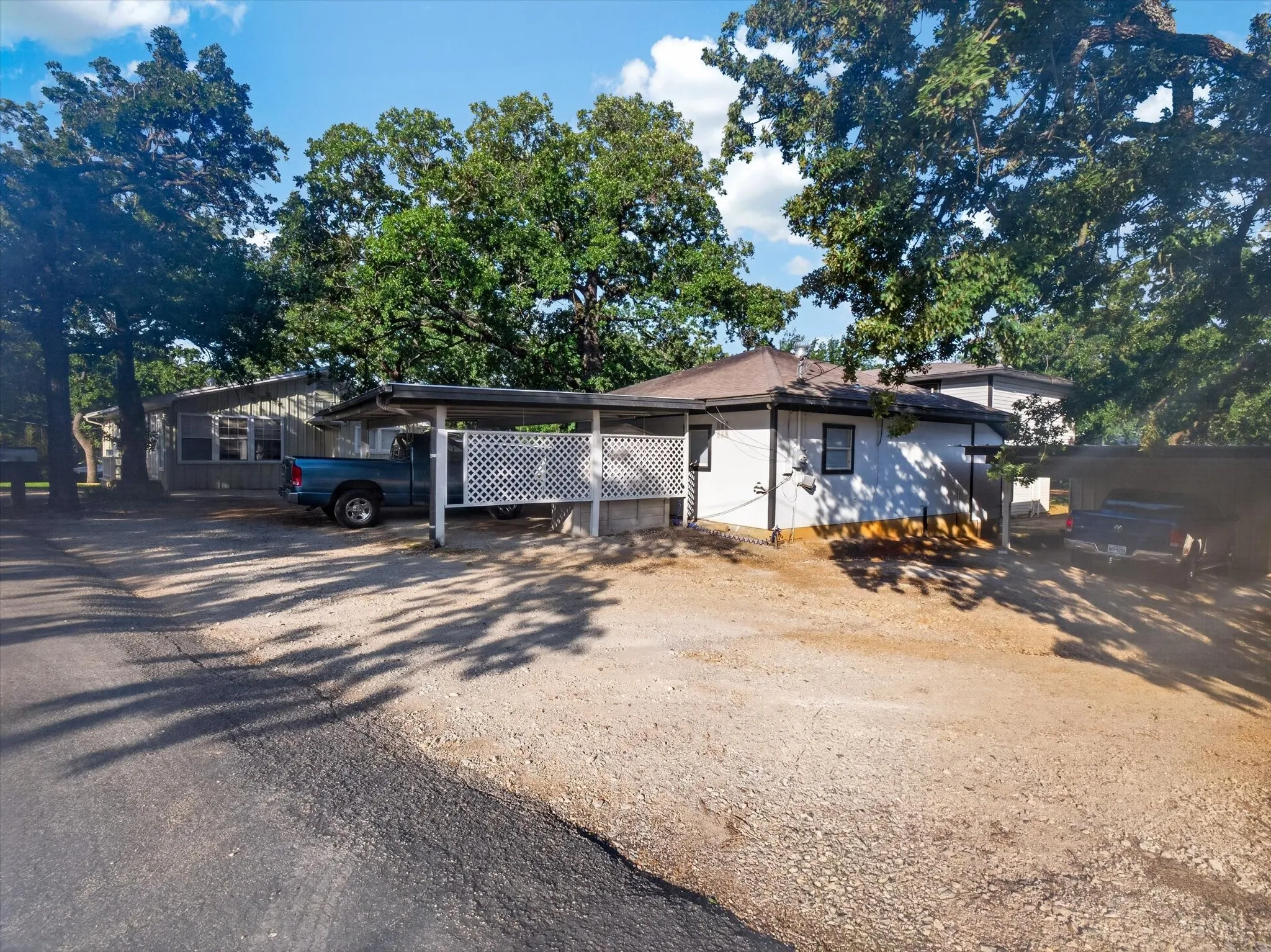 Triplex For Rent in Denton County , 215 Folly Beach Drive B, Lake Dallas, Texas 75065, 2 Bedroom, 1 Bathroom, Garage spaces, 1,000 Sqft, built in 1985, mls#21313481, Real Estate Agent in Lake Dallas, Homes For Rent in Denton county, Homes For Rent in Lake Dallas, Realtor in Lake Dallas Texas, Real Estate Brokerage Independent Realty Texas, Luminita Cordes Realtor
