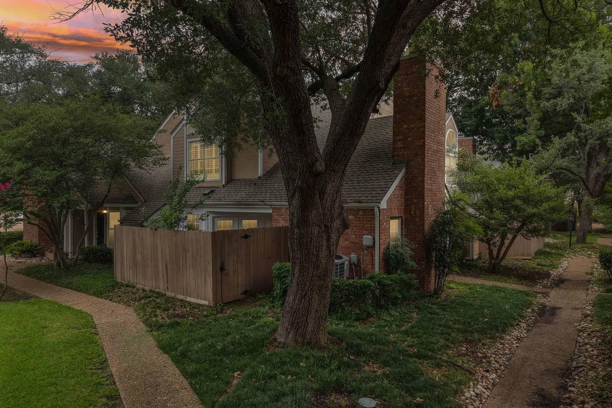 Condominium For Sale in Collin County , 17860 Windflower Way 1704, Dallas, Texas 75252, 2 Bedroom, 3 Bathroom, Garage spaces, 1,365 Sqft, built in 1985, mls#21309096, Real Estate Agent in Dallas, Homes For Sale in Collin county, Homes For Sale in Dallas, Realtor in Dallas Texas, Real Estate Brokerage Independent Realty Texas, Luminita Cordes Realtor