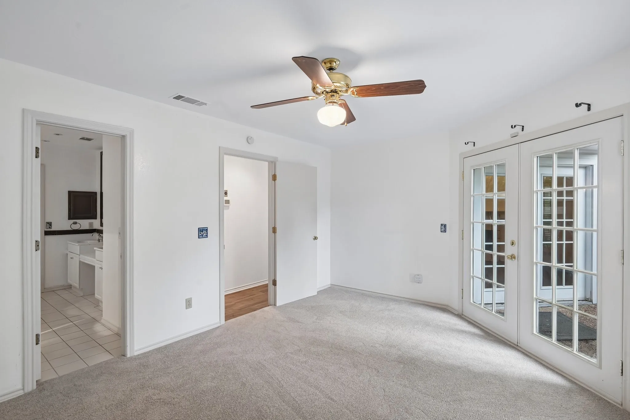 Condominium For Sale in Collin County , 17860 Windflower Way 1704, Dallas, Texas 75252, 2 Bedroom, 3 Bathroom, Garage spaces, 1,365 Sqft, built in 1985, mls#21309096, Real Estate Agent in Dallas, Homes For Sale in Collin county, Homes For Sale in Dallas, Realtor in Dallas Texas, Real Estate Brokerage Independent Realty Texas, Luminita Cordes Realtor