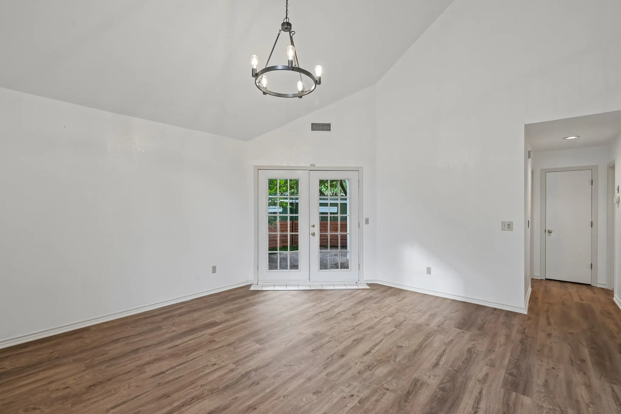 Condominium For Sale in Collin County , 17860 Windflower Way 1704, Dallas, Texas 75252, 2 Bedroom, 3 Bathroom, Garage spaces, 1,365 Sqft, built in 1985, mls#21309096, Real Estate Agent in Dallas, Homes For Sale in Collin county, Homes For Sale in Dallas, Realtor in Dallas Texas, Real Estate Brokerage Independent Realty Texas, Luminita Cordes Realtor
