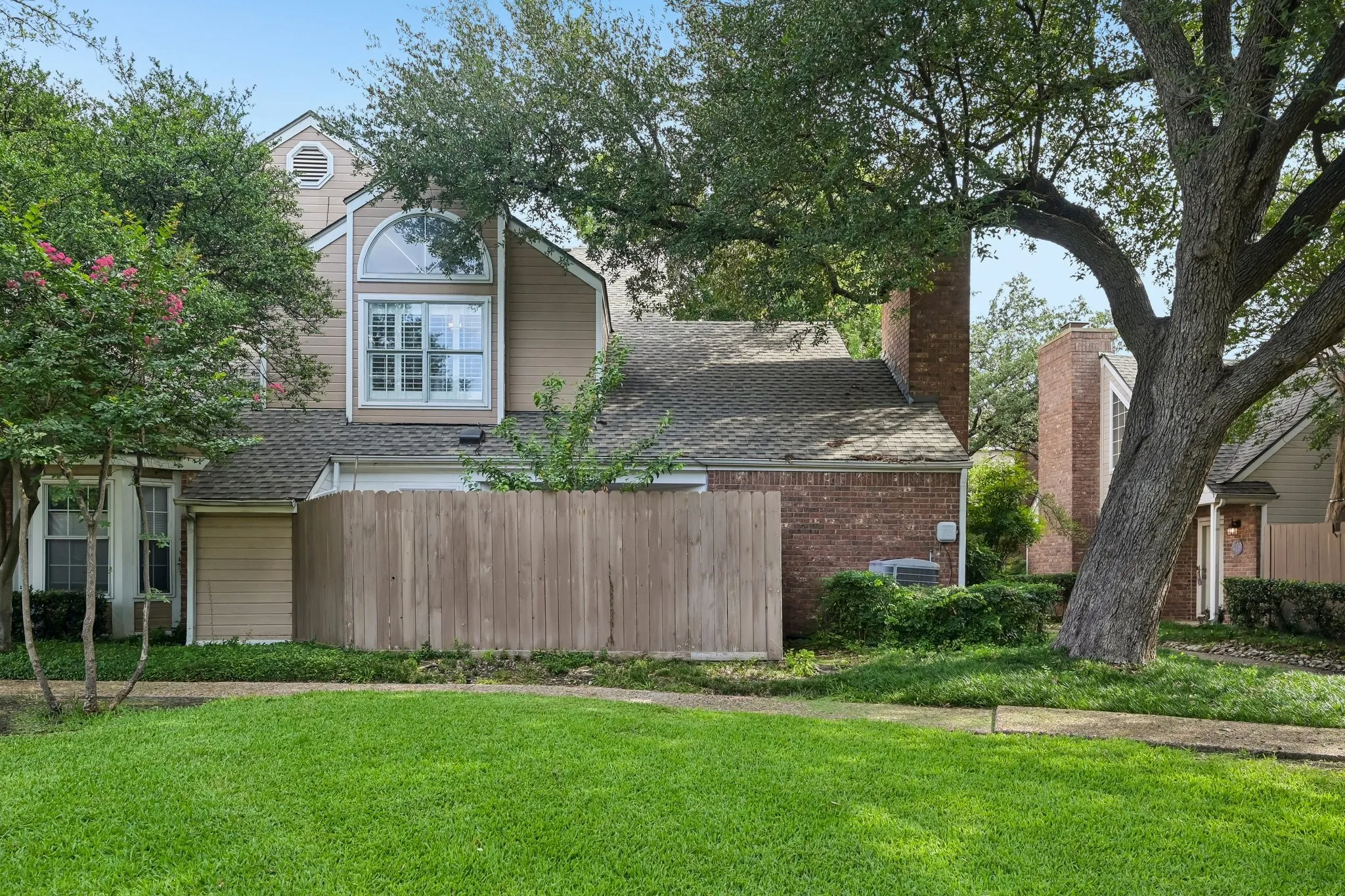 Condominium For Sale in Collin County , 17860 Windflower Way 1704, Dallas, Texas 75252, 2 Bedroom, 3 Bathroom, Garage spaces, 1,365 Sqft, built in 1985, mls#21309096, Real Estate Agent in Dallas, Homes For Sale in Collin county, Homes For Sale in Dallas, Realtor in Dallas Texas, Real Estate Brokerage Independent Realty Texas, Luminita Cordes Realtor