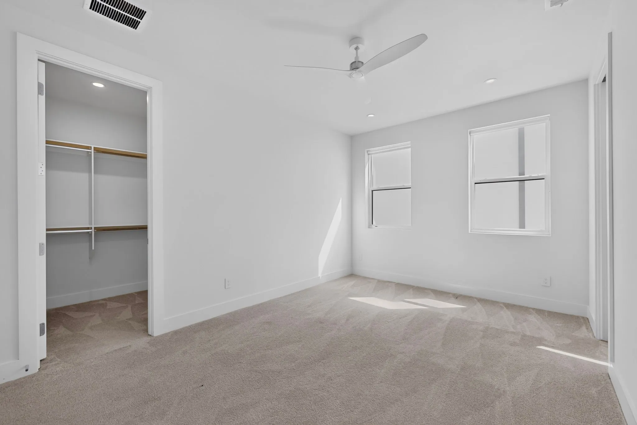 Single Family Residence For Sale in Dallas County , 5012 Mission Avenue, Dallas, Texas 75206, 4 Bedroom, 4 Bathroom, 2 Garage spaces, 2,840 Sqft, built in 2020, mls#21312975, Real Estate Agent in Dallas, Homes For Sale in Dallas county, Homes For Sale in Dallas, Realtor in Dallas Texas, Real Estate Brokerage Independent Realty Texas, Luminita Cordes Realtor