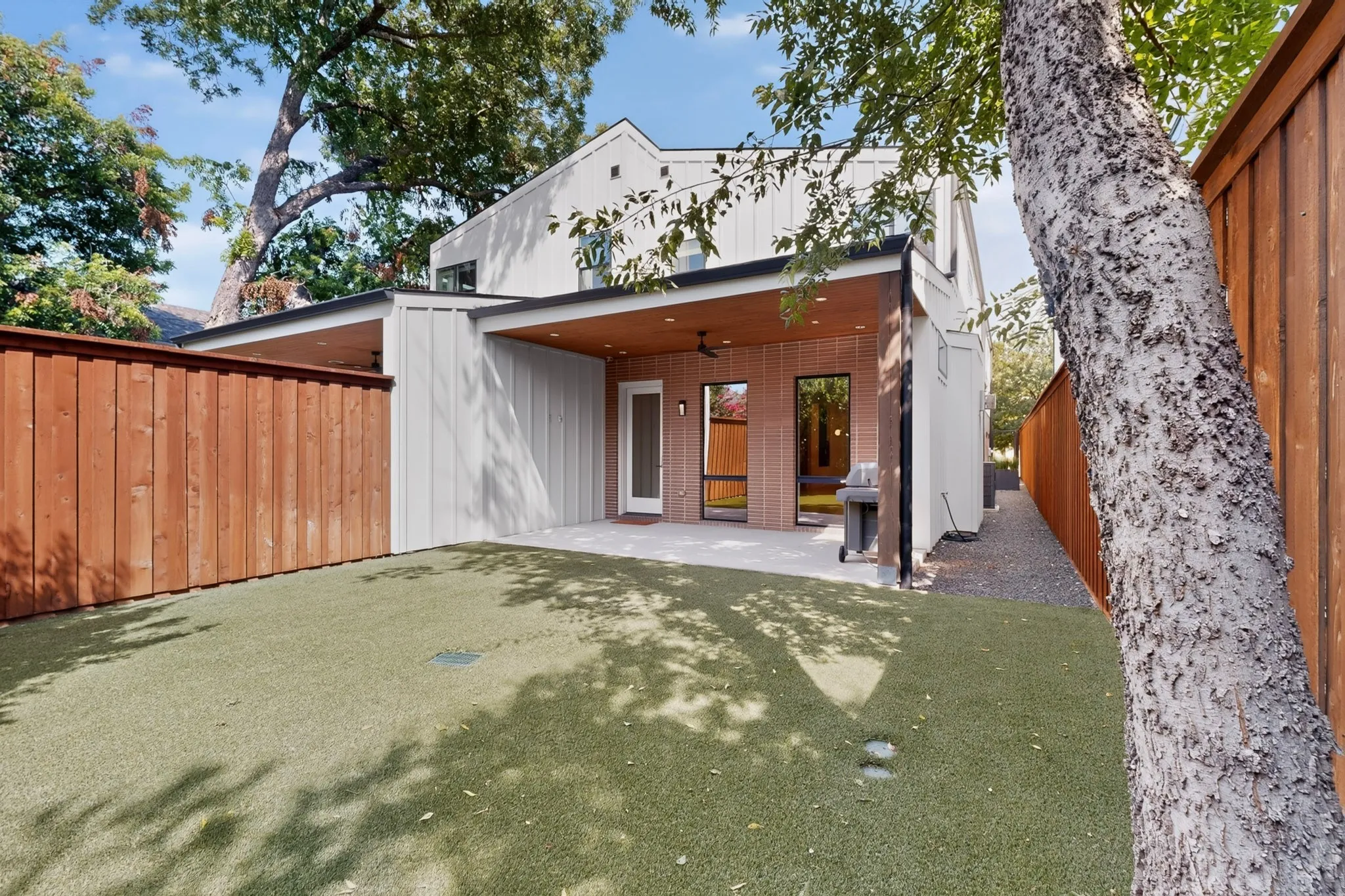 Single Family Residence For Sale in Dallas County , 5012 Mission Avenue, Dallas, Texas 75206, 4 Bedroom, 4 Bathroom, 2 Garage spaces, 2,840 Sqft, built in 2020, mls#21312975, Real Estate Agent in Dallas, Homes For Sale in Dallas county, Homes For Sale in Dallas, Realtor in Dallas Texas, Real Estate Brokerage Independent Realty Texas, Luminita Cordes Realtor
