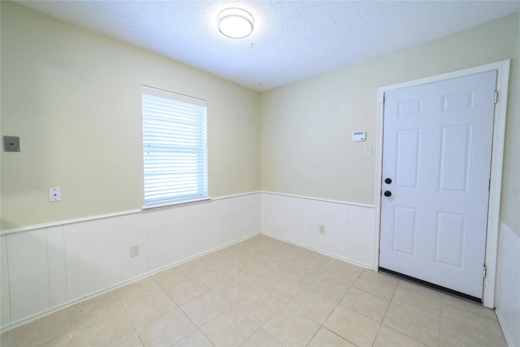 Single Family Residence For Rent in Dallas County , 111 Sunview Street, Sunnyvale, Texas 75182, 3 Bedrooms, 2 Bathrooms, 2 Garage spaces, 1,792 Sqft, built in 1975, Price $2,595, mls#21314120, Real Estate Agent in Sunnyvale, Homes For Rent in Dallas county, Homes For Rent in Sunnyvale, Realtor in Sunnyvale Texas, Real Estate Brokerage Independent Realty Texas, Luminita Cordes Realtor