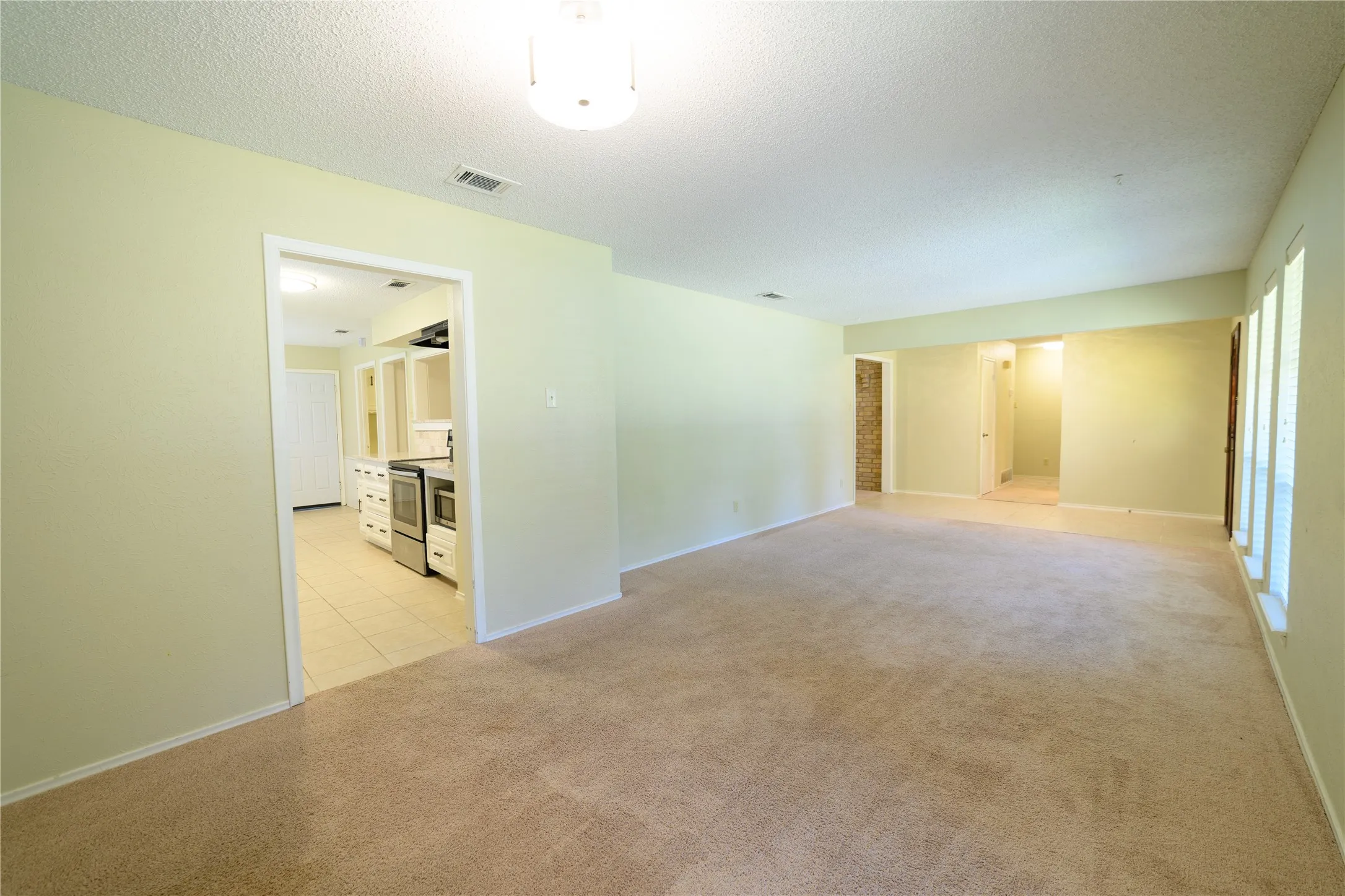 Single Family Residence For Rent in Dallas County , 111 Sunview Street, Sunnyvale, Texas 75182, 3 Bedrooms, 2 Bathrooms, 2 Garage spaces, 1,792 Sqft, built in 1975, Price $2,595, mls#21314120, Real Estate Agent in Sunnyvale, Homes For Rent in Dallas county, Homes For Rent in Sunnyvale, Realtor in Sunnyvale Texas, Real Estate Brokerage Independent Realty Texas, Luminita Cordes Realtor