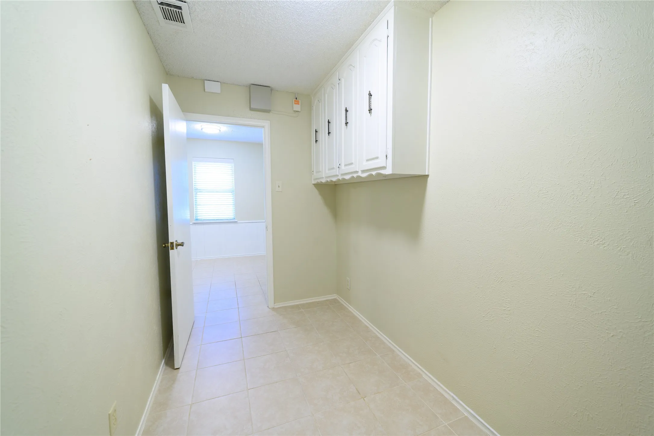 Single Family Residence For Rent in Dallas County , 111 Sunview Street, Sunnyvale, Texas 75182, 3 Bedrooms, 2 Bathrooms, 2 Garage spaces, 1,792 Sqft, built in 1975, Price $2,595, mls#21314120, Real Estate Agent in Sunnyvale, Homes For Rent in Dallas county, Homes For Rent in Sunnyvale, Realtor in Sunnyvale Texas, Real Estate Brokerage Independent Realty Texas, Luminita Cordes Realtor