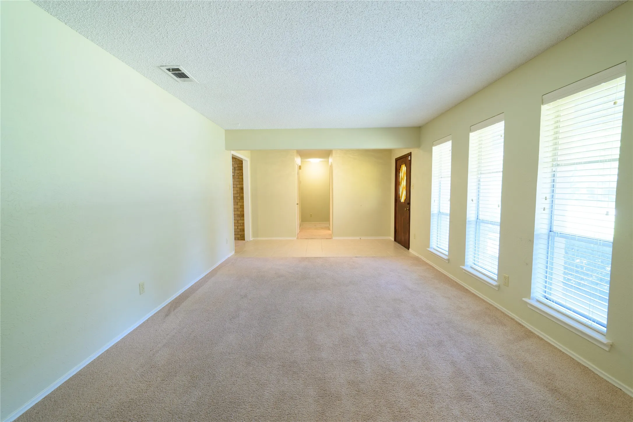 Single Family Residence For Rent in Dallas County , 111 Sunview Street, Sunnyvale, Texas 75182, 3 Bedrooms, 2 Bathrooms, 2 Garage spaces, 1,792 Sqft, built in 1975, Price $2,595, mls#21314120, Real Estate Agent in Sunnyvale, Homes For Rent in Dallas county, Homes For Rent in Sunnyvale, Realtor in Sunnyvale Texas, Real Estate Brokerage Independent Realty Texas, Luminita Cordes Realtor