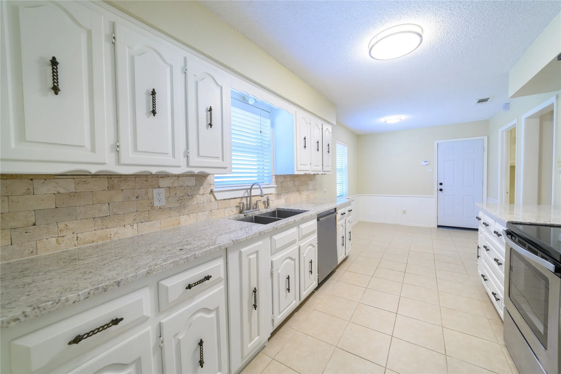 Single Family Residence For Rent in Dallas County , 111 Sunview Street, Sunnyvale, Texas 75182, 3 Bedrooms, 2 Bathrooms, 2 Garage spaces, 1,792 Sqft, built in 1975, Price $2,595, mls#21314120, Real Estate Agent in Sunnyvale, Homes For Rent in Dallas county, Homes For Rent in Sunnyvale, Realtor in Sunnyvale Texas, Real Estate Brokerage Independent Realty Texas, Luminita Cordes Realtor